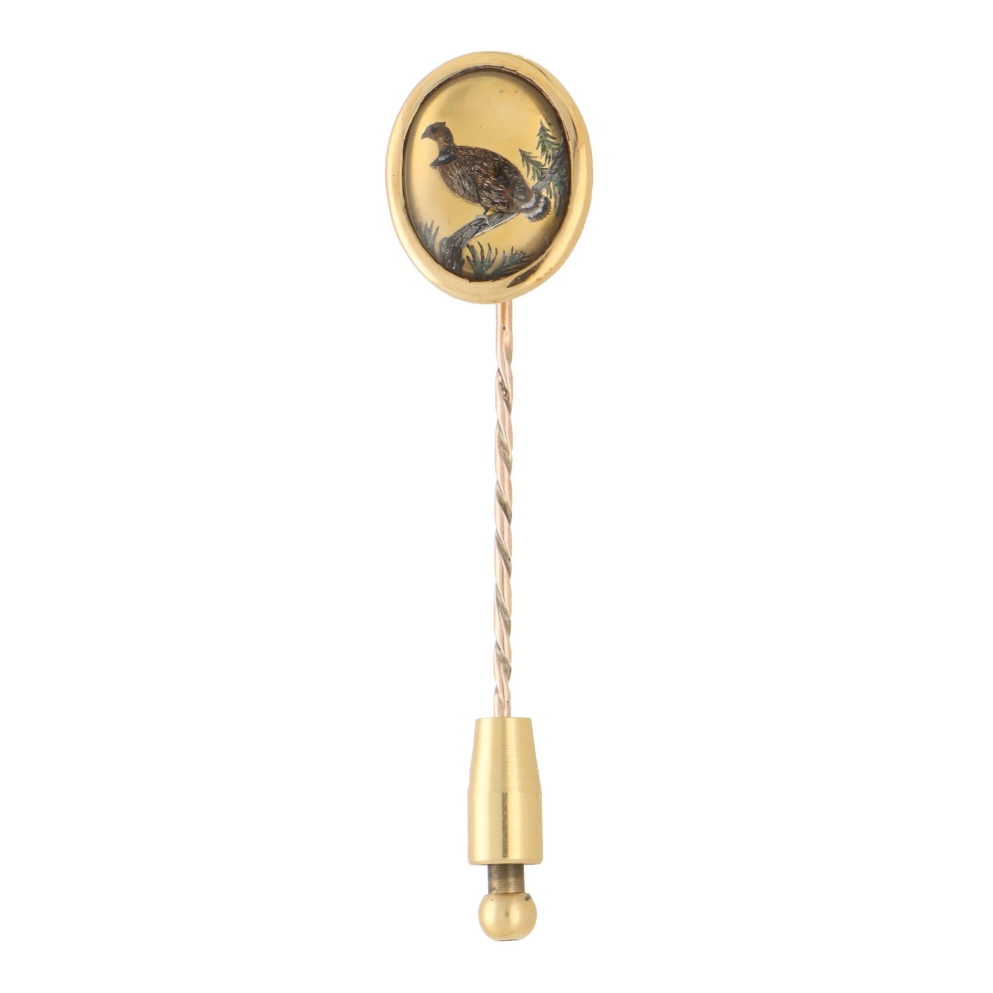 Vintage Victorian Grouse Scene Stick Pin in 18k Yellow Gold In Excellent Condition For Sale In London, GB
