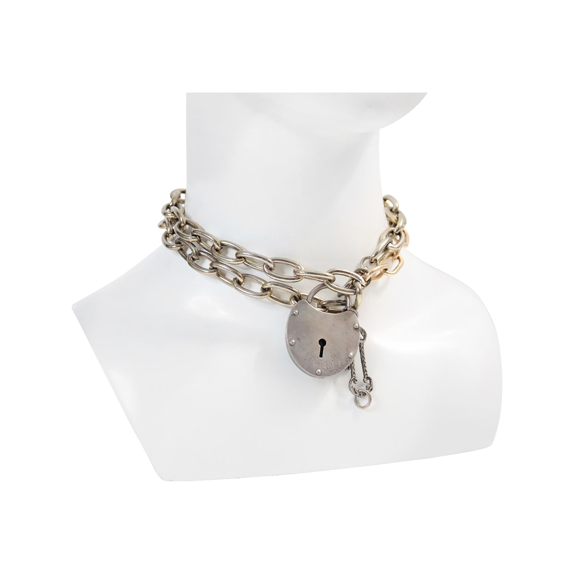 Vintage viktorianischen Schloss auf langen Link Kette (Moderne) im Angebot