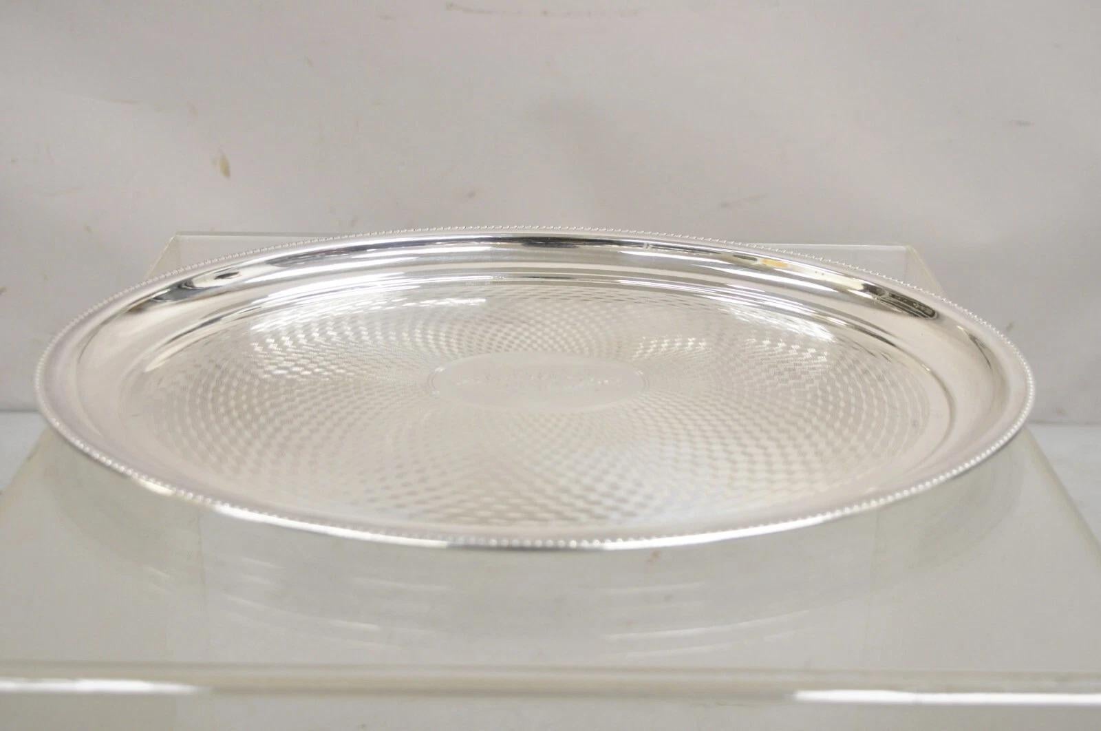 Bandeja ovalada vintage victoriana con grabado de rosas plateado de Best Silverplate Chapado en plata en venta