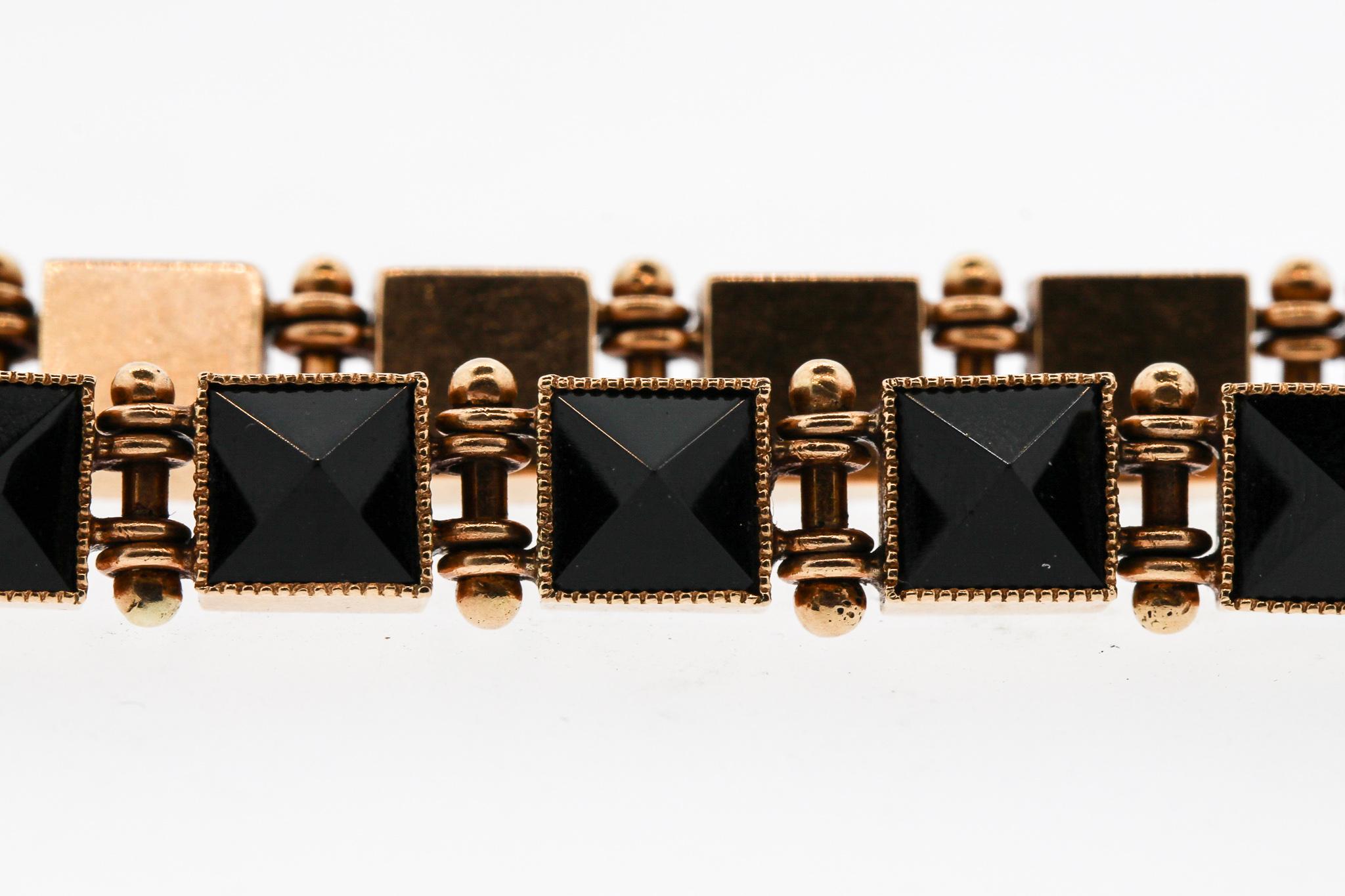 Vintage Victorian Pair of Pyramidal Onyx 14 Karat Gold Bracelets In Excellent Condition In New York, NY