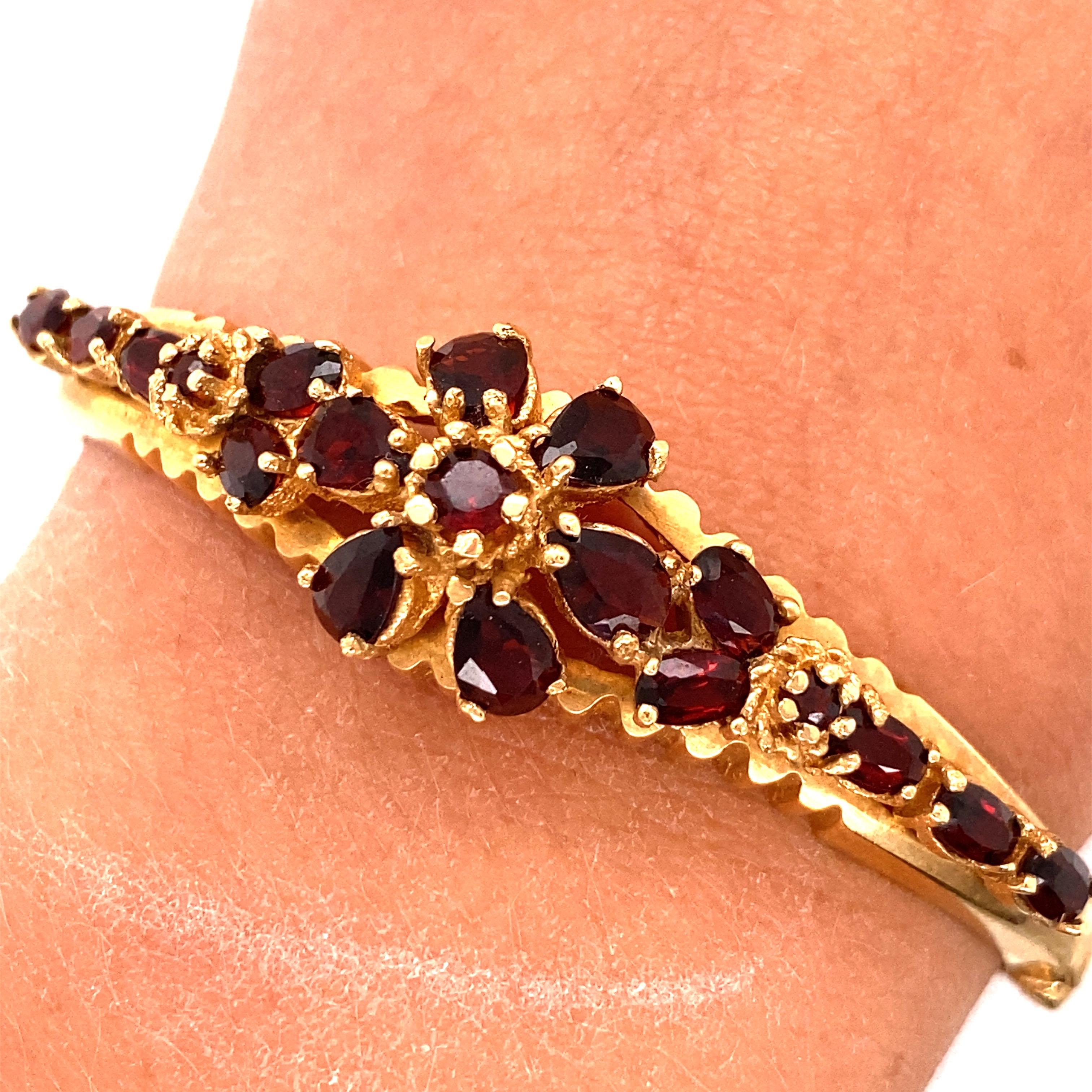 Vintage Victorian Reproduction Garnet Bangle Bracelet In Good Condition In Boston, MA