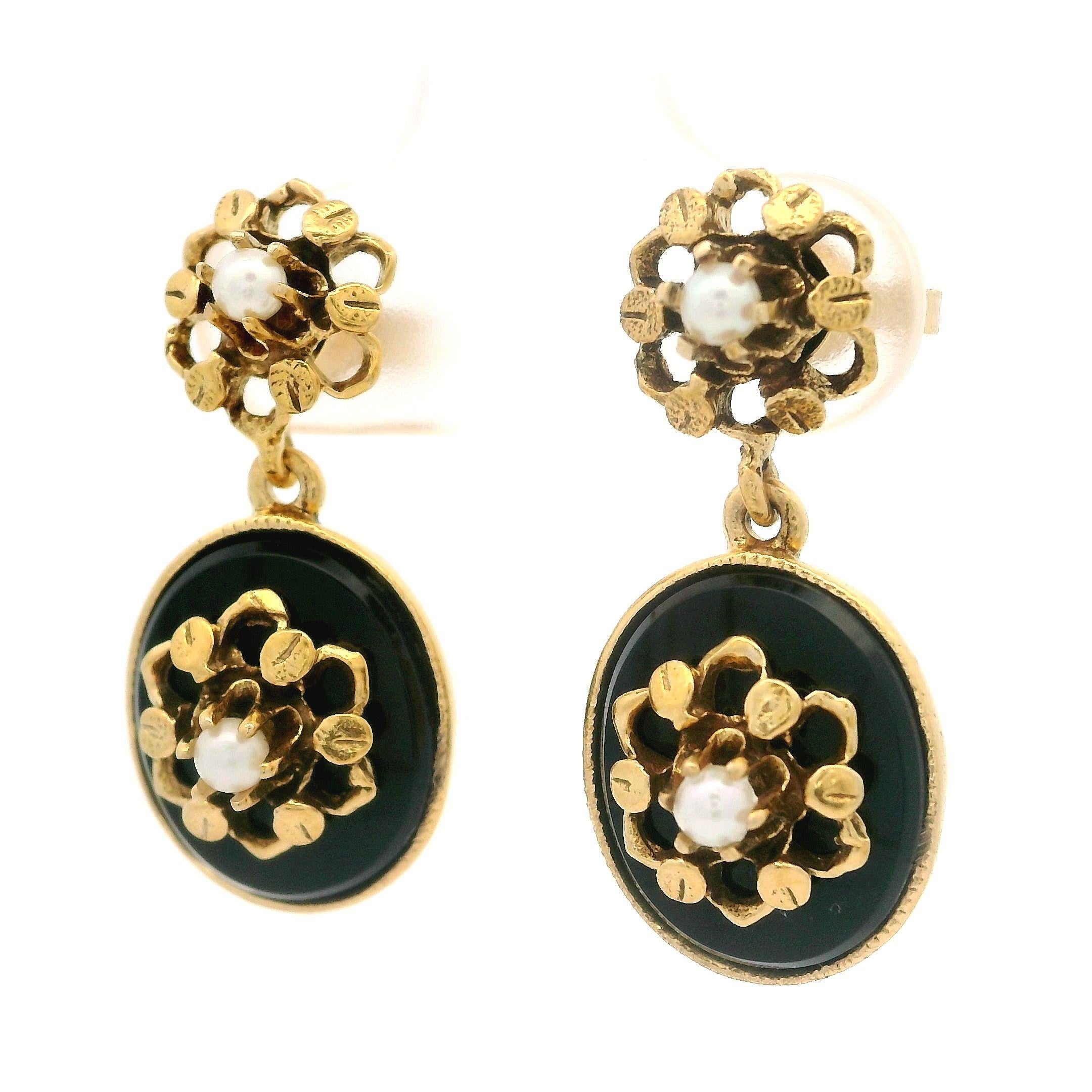 Vintage Victorian Revival 14k Yellow Gold Black Onyx & Pearl Drop Dangle Earring In Excellent Condition For Sale In Montclair, NJ
