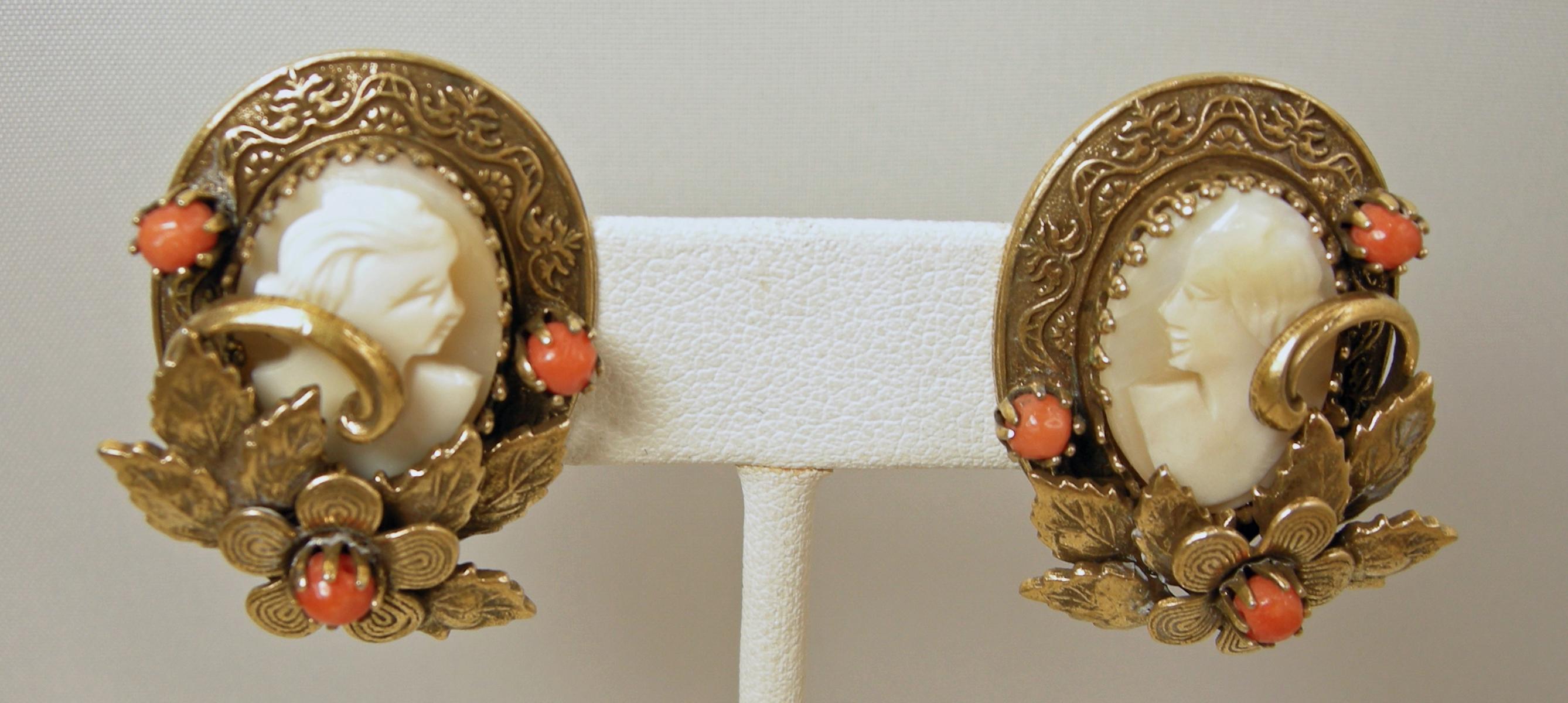 Vintage Victorian Revival Faux Cameo & Coral Brooch Set In Good Condition For Sale In New York, NY