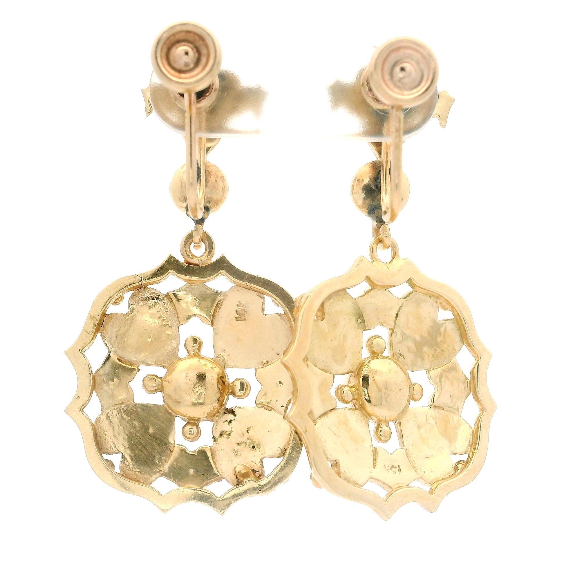 Pendientes de rosca vintage de oro macizo con perla y esmalte azul en venta 1