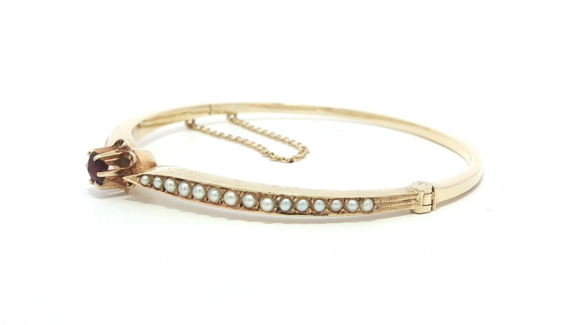 Pulsera brazalete abierta de oro amarillo con semillas de granate de la época victoriana Corte rosa en venta