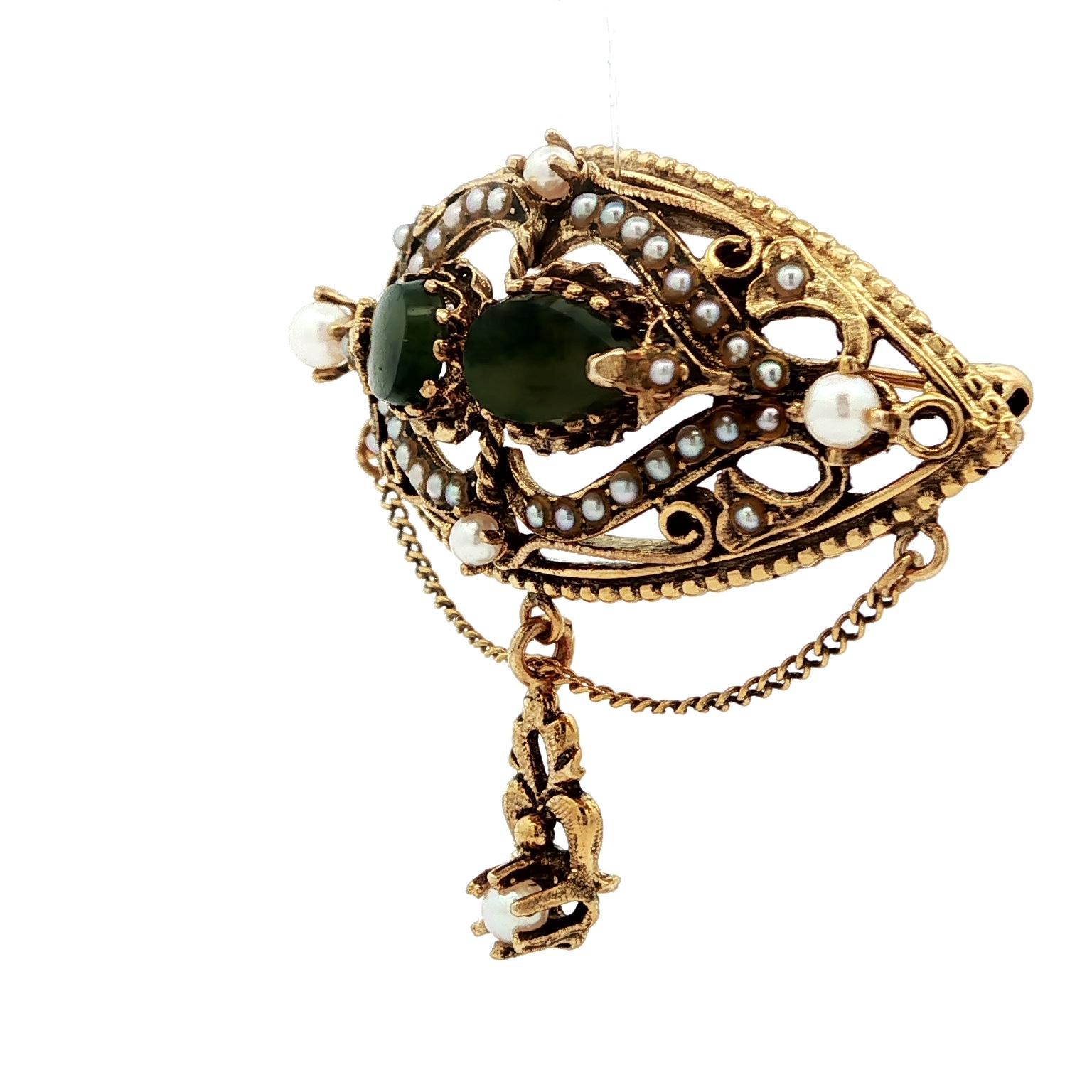 Vintage Victorian Revival Yellow Gold Jade & Pearl Dangle Pin Brooch In Excellent Condition For Sale In Montclair, NJ