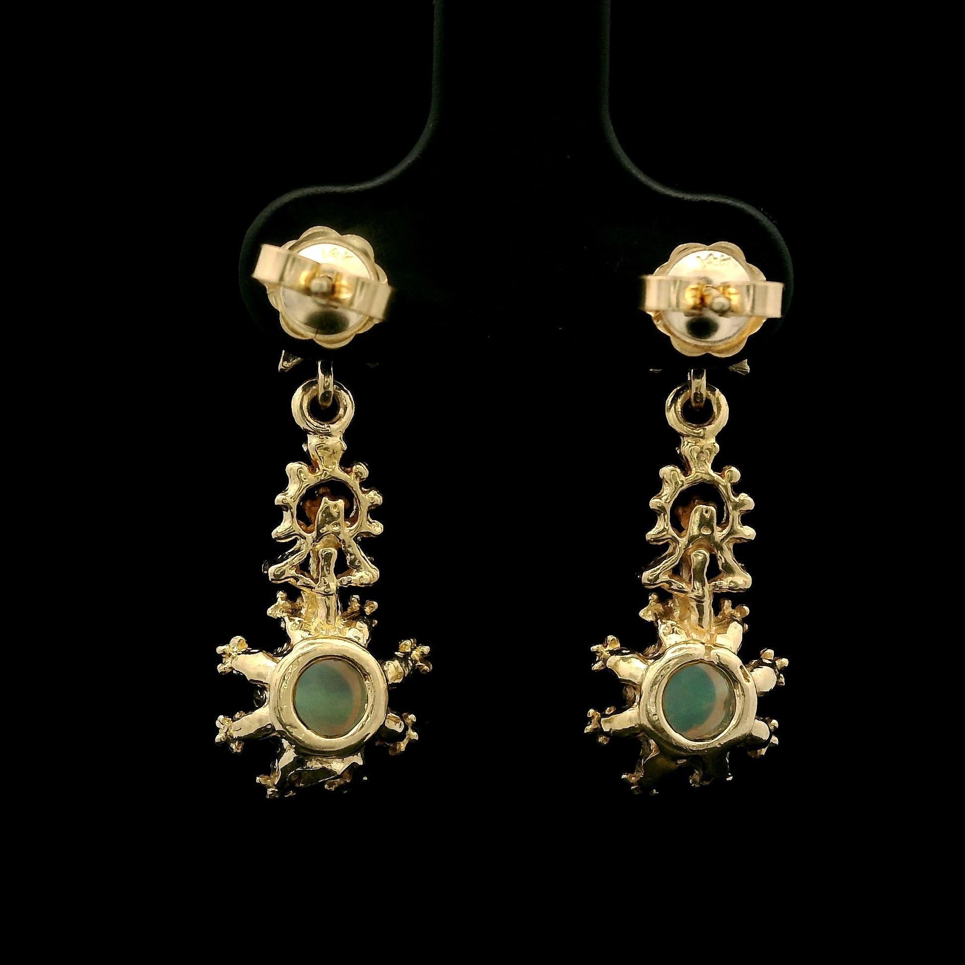 Boucles d'oreilles pendantes en or jaune avec opale ronde et étoile. en vente 5