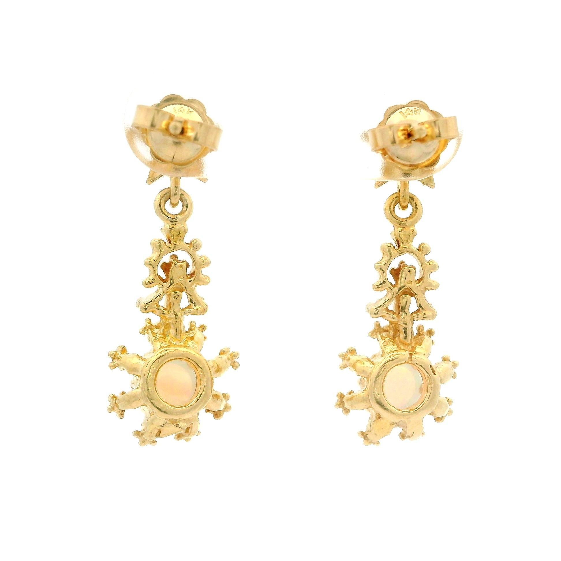 Boucles d'oreilles pendantes en or jaune avec opale ronde et étoile. en vente 1