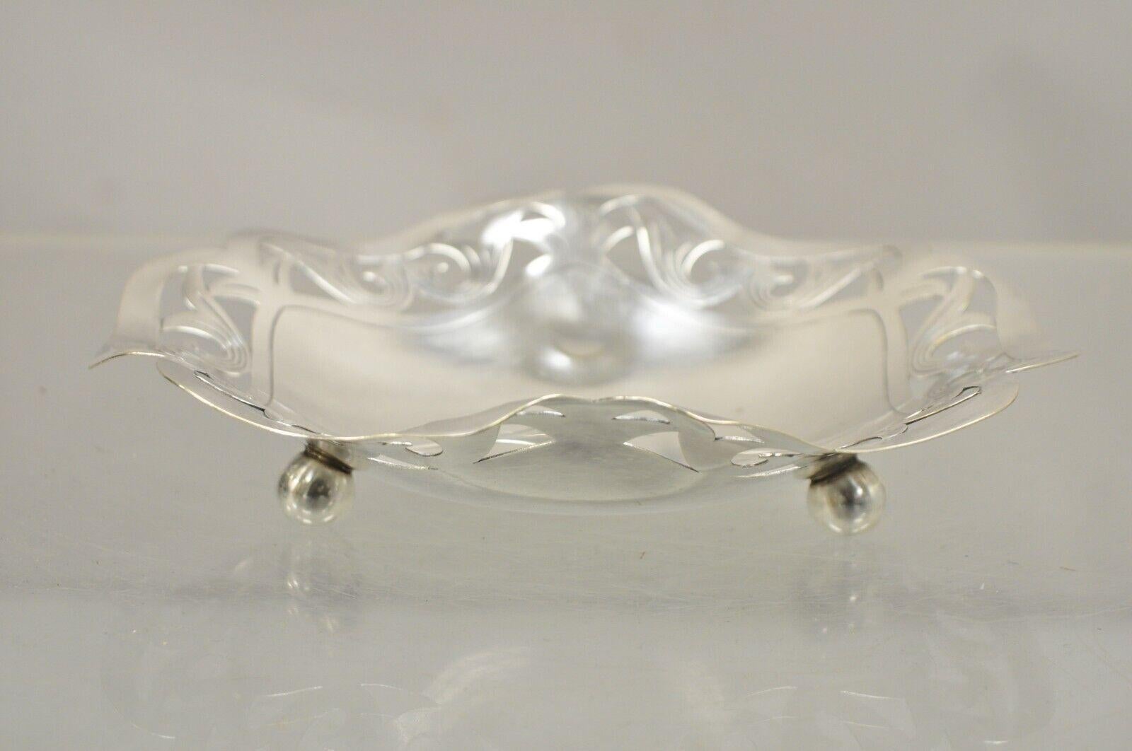 20th Century Vintage Victorian Scalloped Pierced Gallery Silver Plated Candy Trinket Dish For Sale
