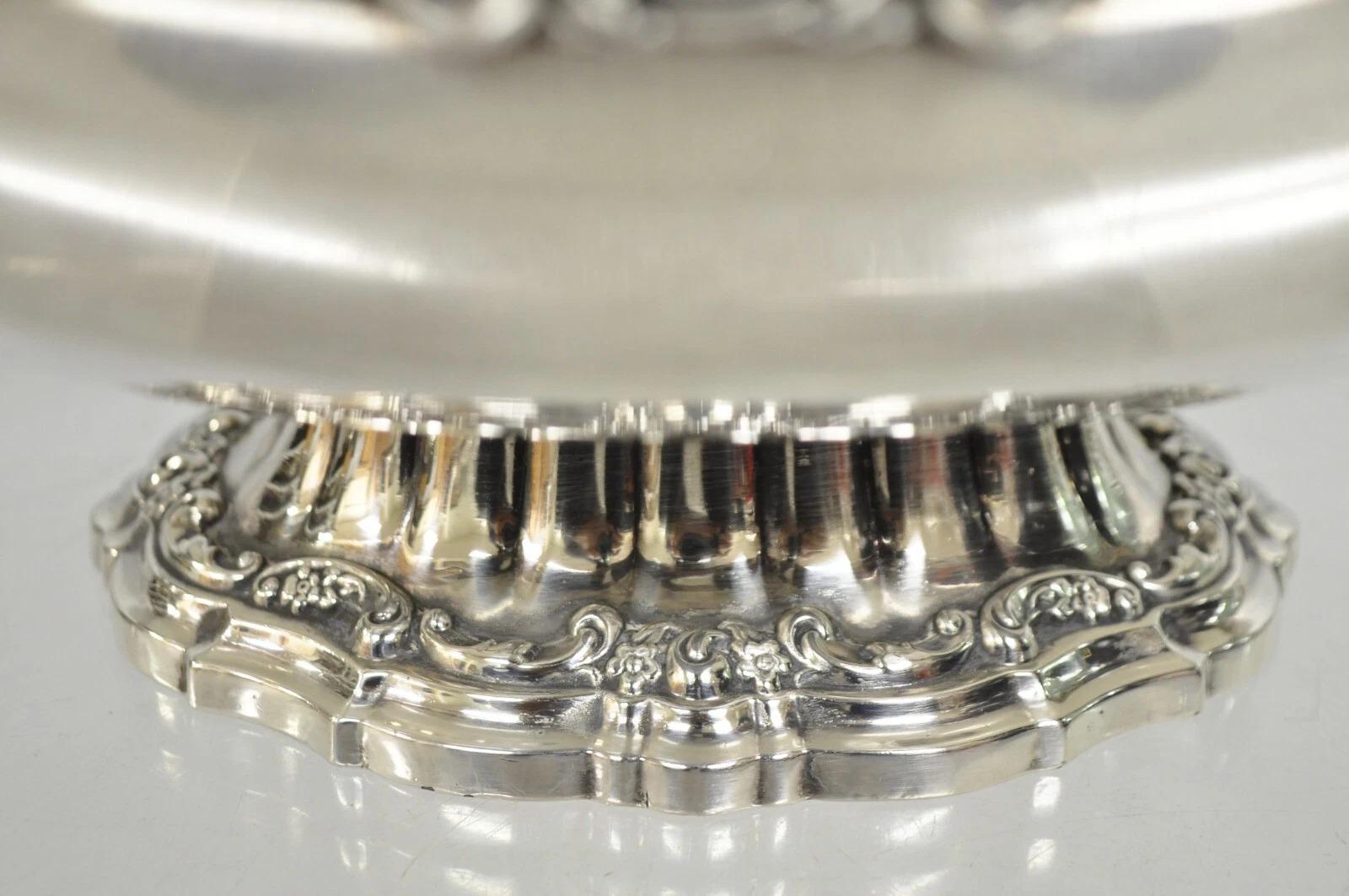 Vintage Victorian Silver Plated Oval Pedestal Centerpiece Fruit Bowl By Lunt In Good Condition For Sale In Philadelphia, PA
