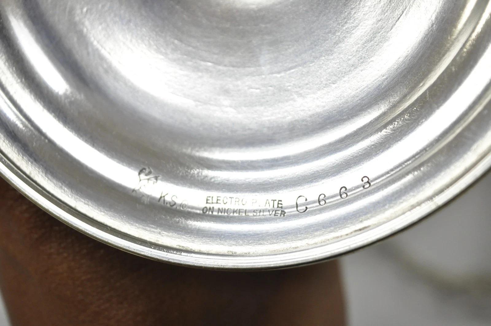 Vaso vittoriano d'epoca a tromba placcato in argento con manico reticolato in vendita 3