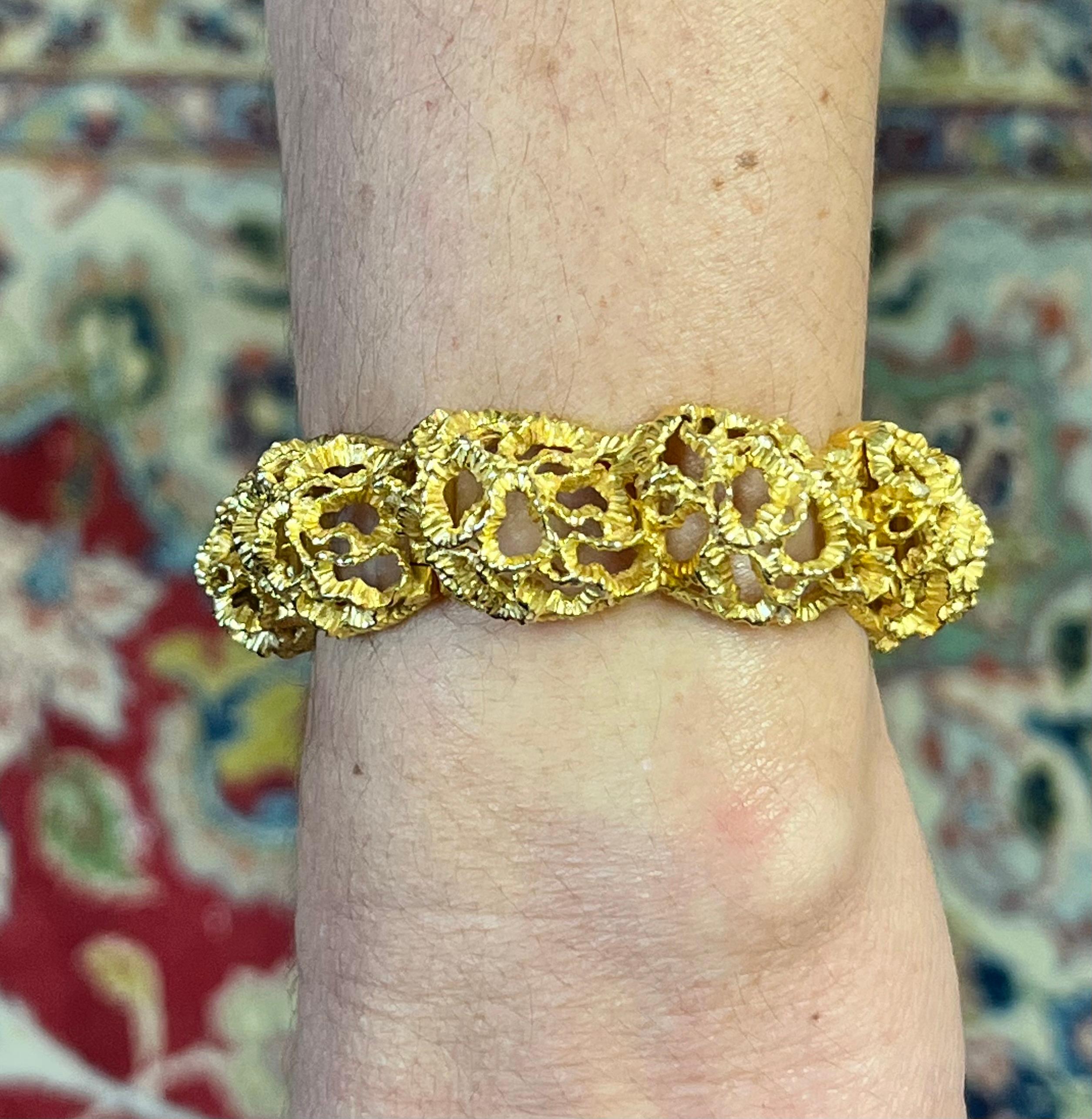 Vintage Victorian Style 14k Yellow Gold Bangle Bracelet In Excellent Condition For Sale In Miami, FL