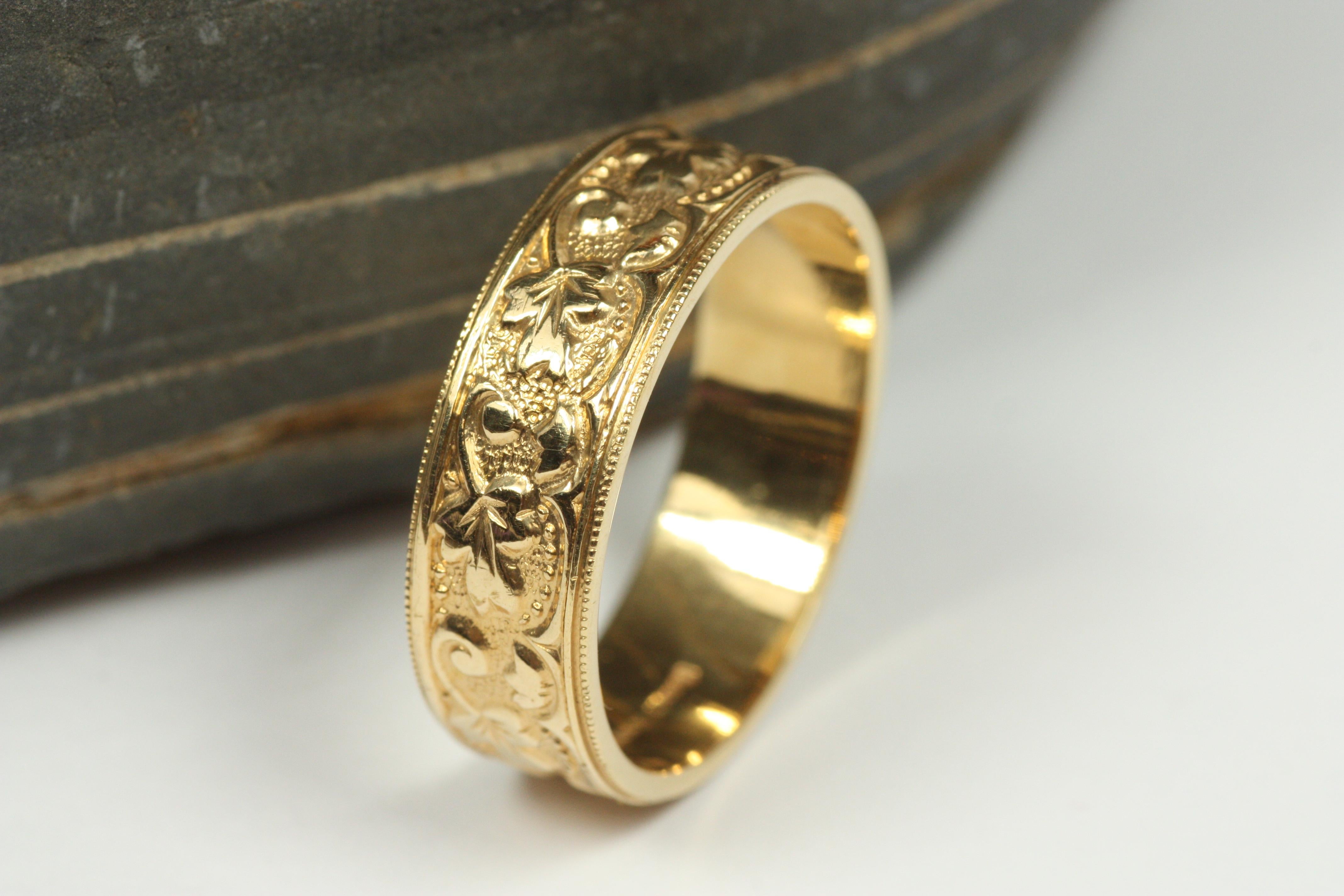 Victorien Anneau de mariage vintage de style victorien 7mm en or 14K, motif de feuilles avec grain de mil... en vente