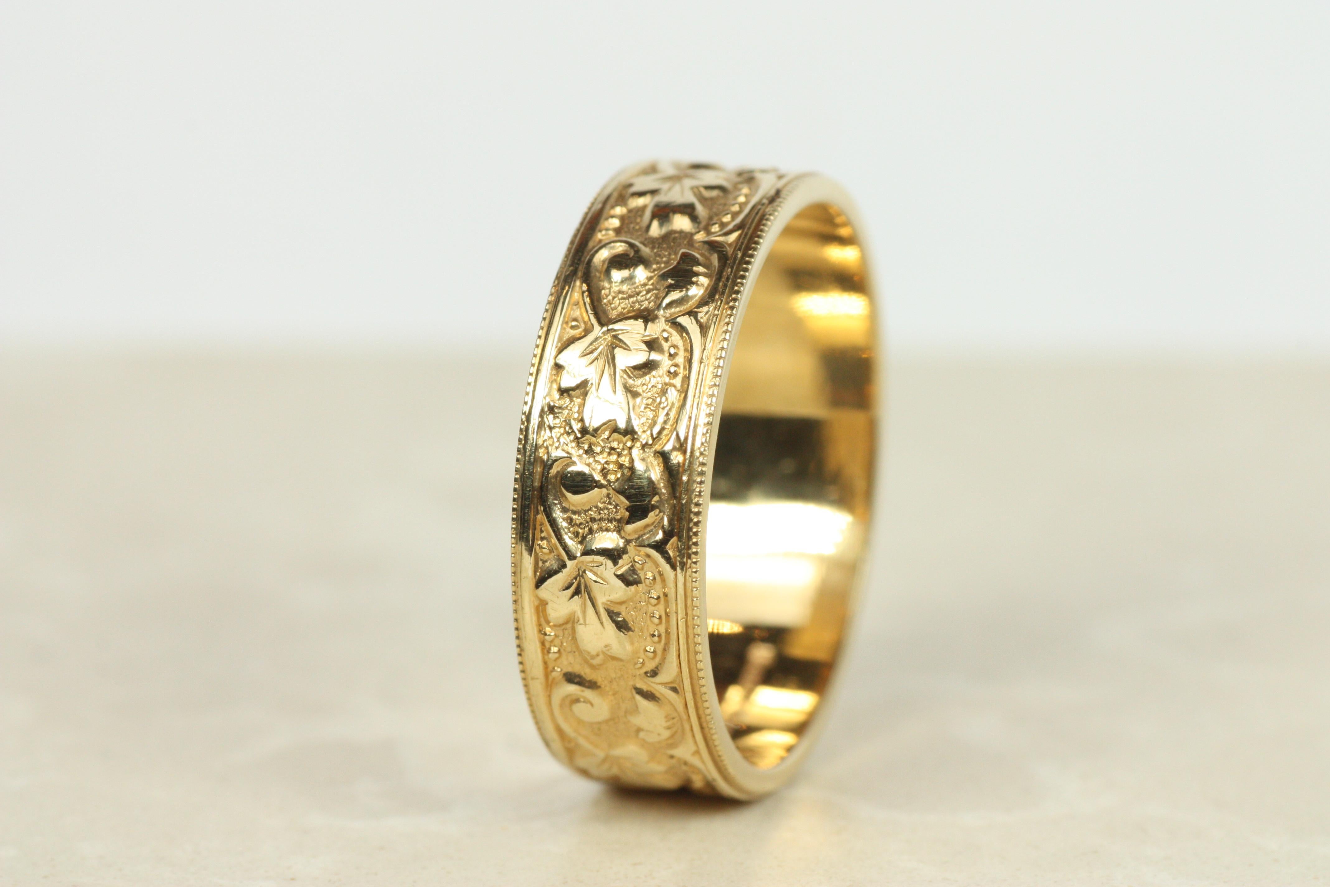 Anneau de mariage vintage de style victorien 7mm en or 14K, motif de feuilles avec grain de mil... Pour hommes en vente