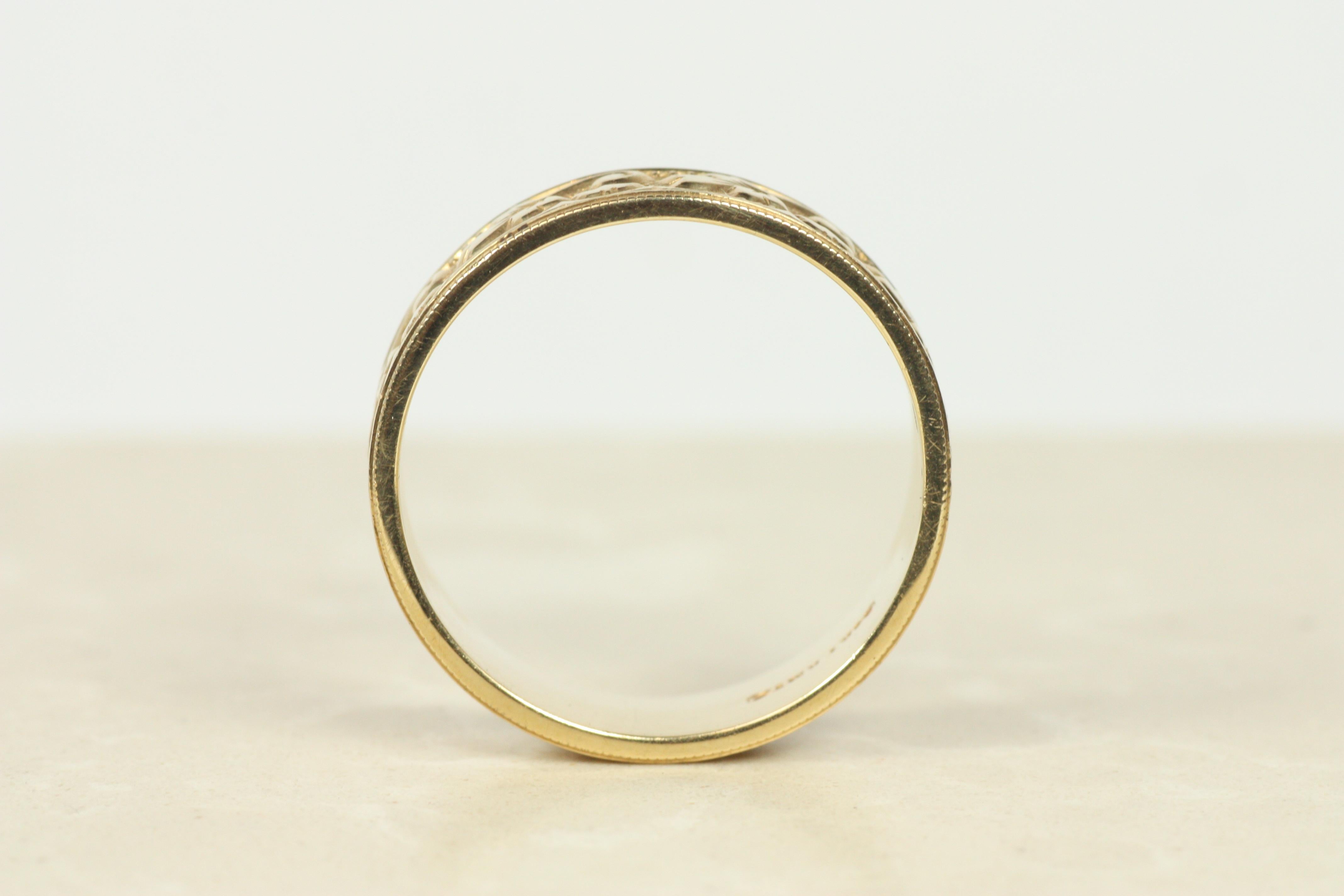 Anneau de mariage vintage de style victorien 7mm en or 14K, motif de feuilles avec grain de mil... en vente 2