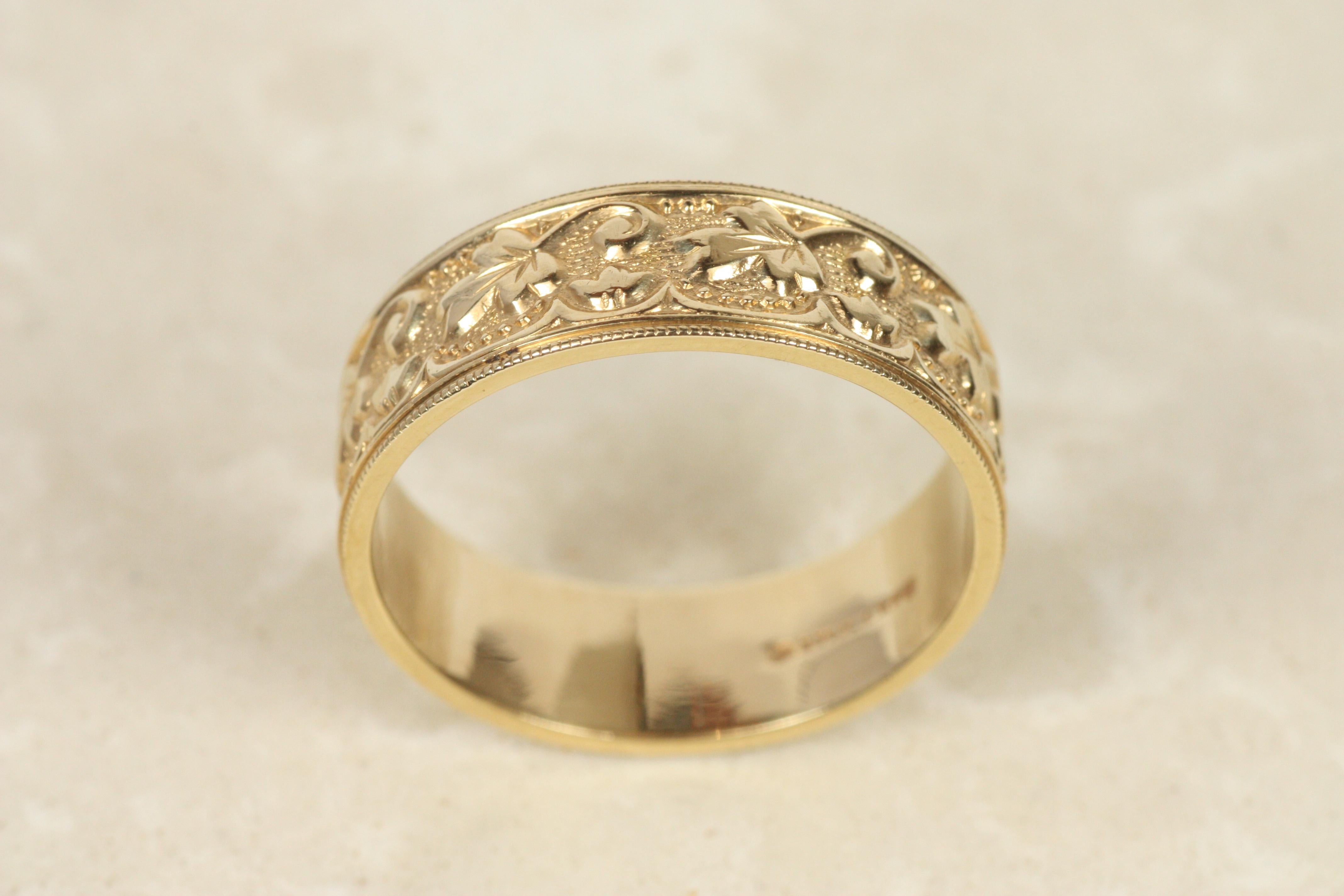Anneau de mariage vintage de style victorien 7mm en or 14K, motif de feuilles avec grain de mil... en vente 3