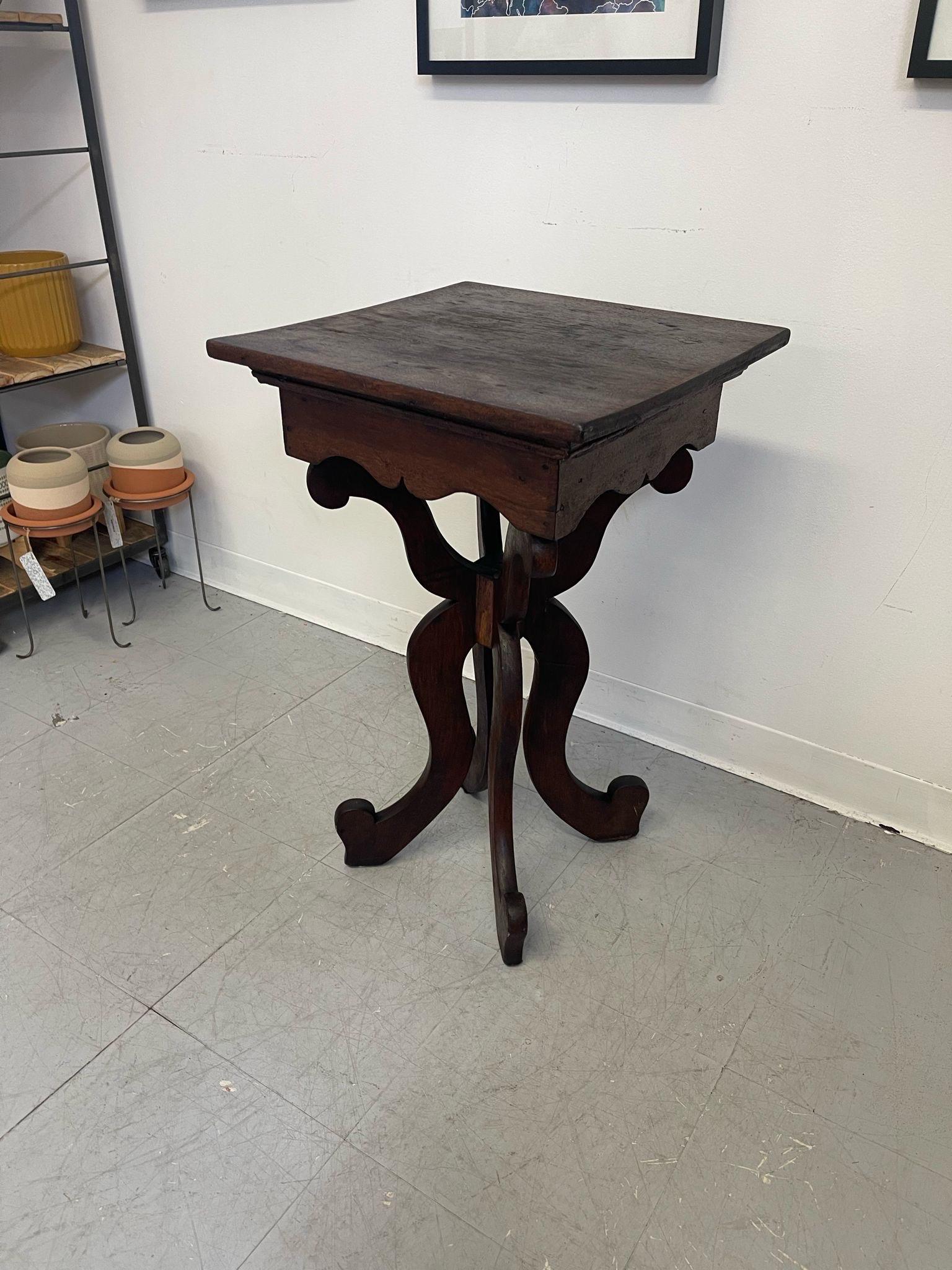 This Vintage Side Table has Beautiful Victorian Style Lines Throughout. Slight Curving of the wood on Top due to Aging. Vintage Condition Consistent with Age as Pictured. Wood Has Beautiful Character and Petina.

Dimensions. 18 W ; 17 1/2 D ; 29 H