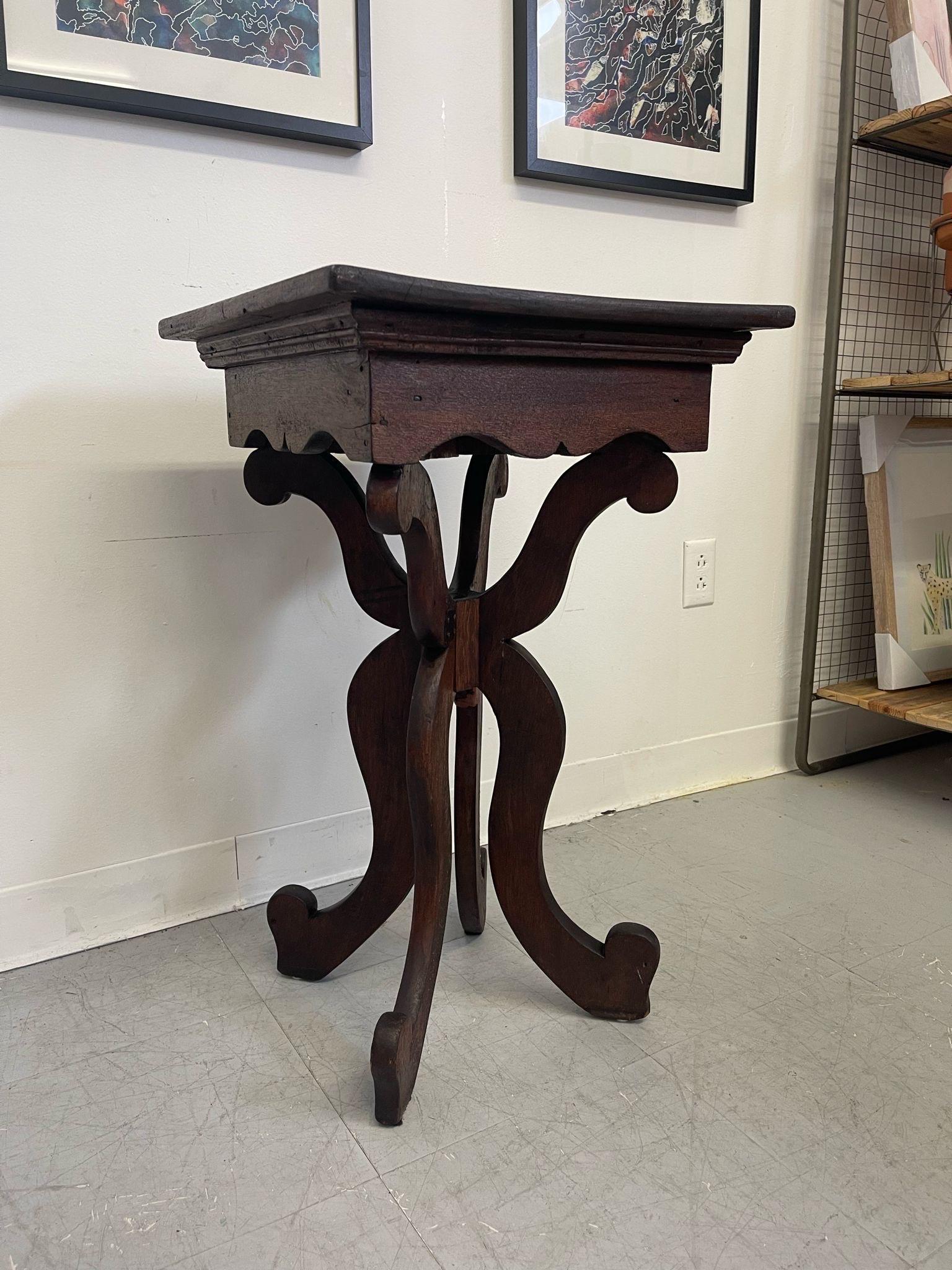 Vintage Victorian Style Accent Table With Carved Wood Legs. In Good Condition For Sale In Seattle, WA