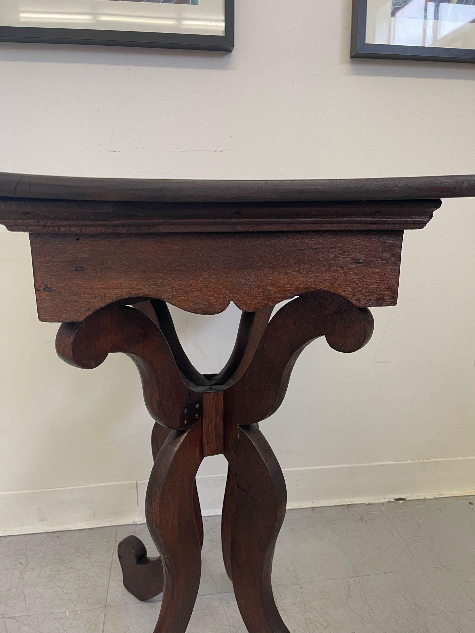 Vintage Victorian Style Accent Table With Carved Wood Legs. For Sale 2