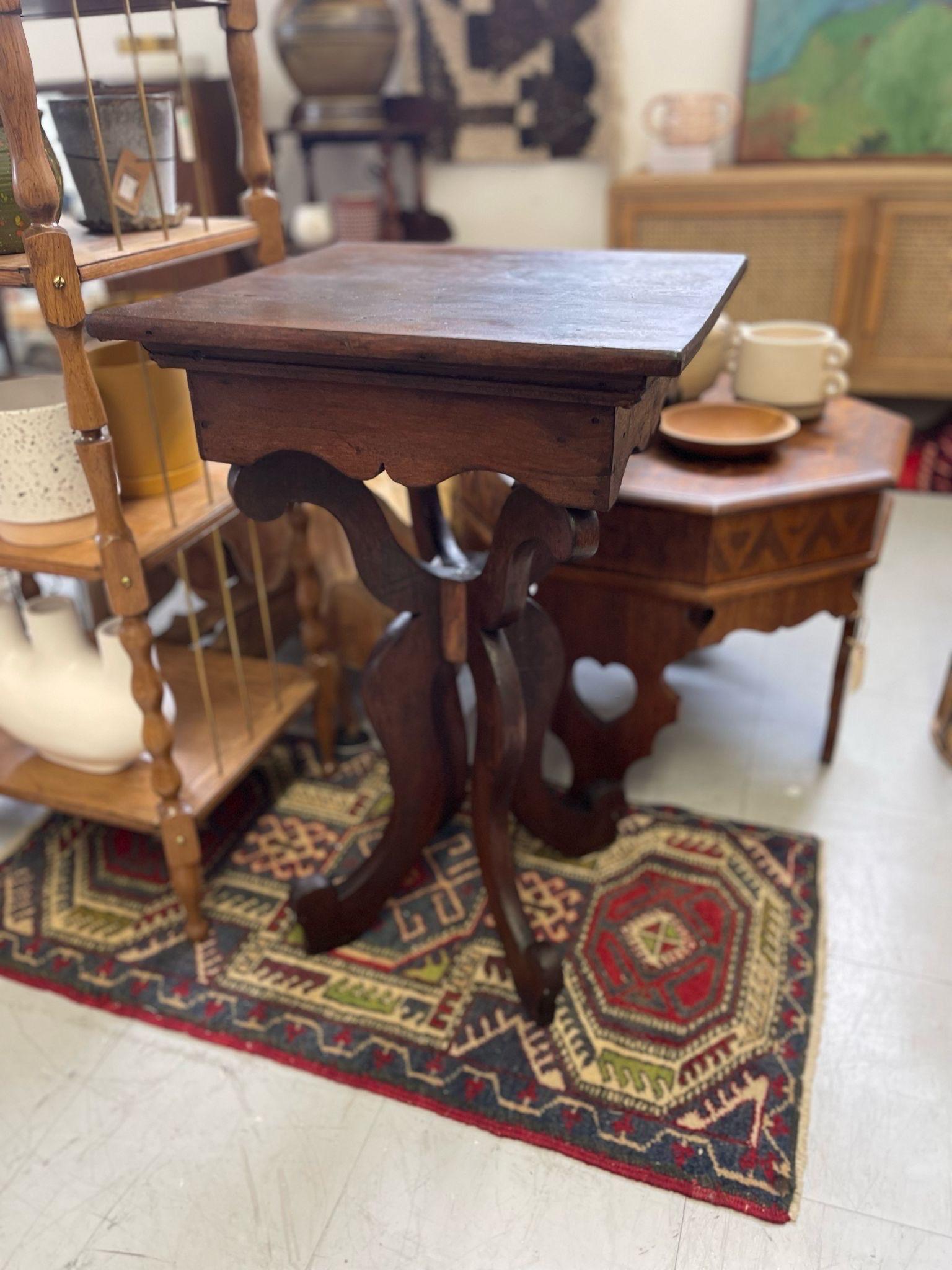 Vintage Victorian Style Accent Table With Carved Wood Legs. For Sale 4