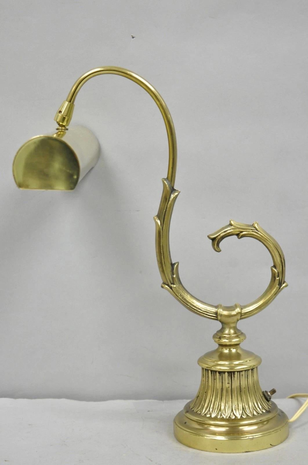 Vintage Victorian Style Brass Acanthus Scrolling Bankers Desk Table Lamp In Good Condition For Sale In Philadelphia, PA