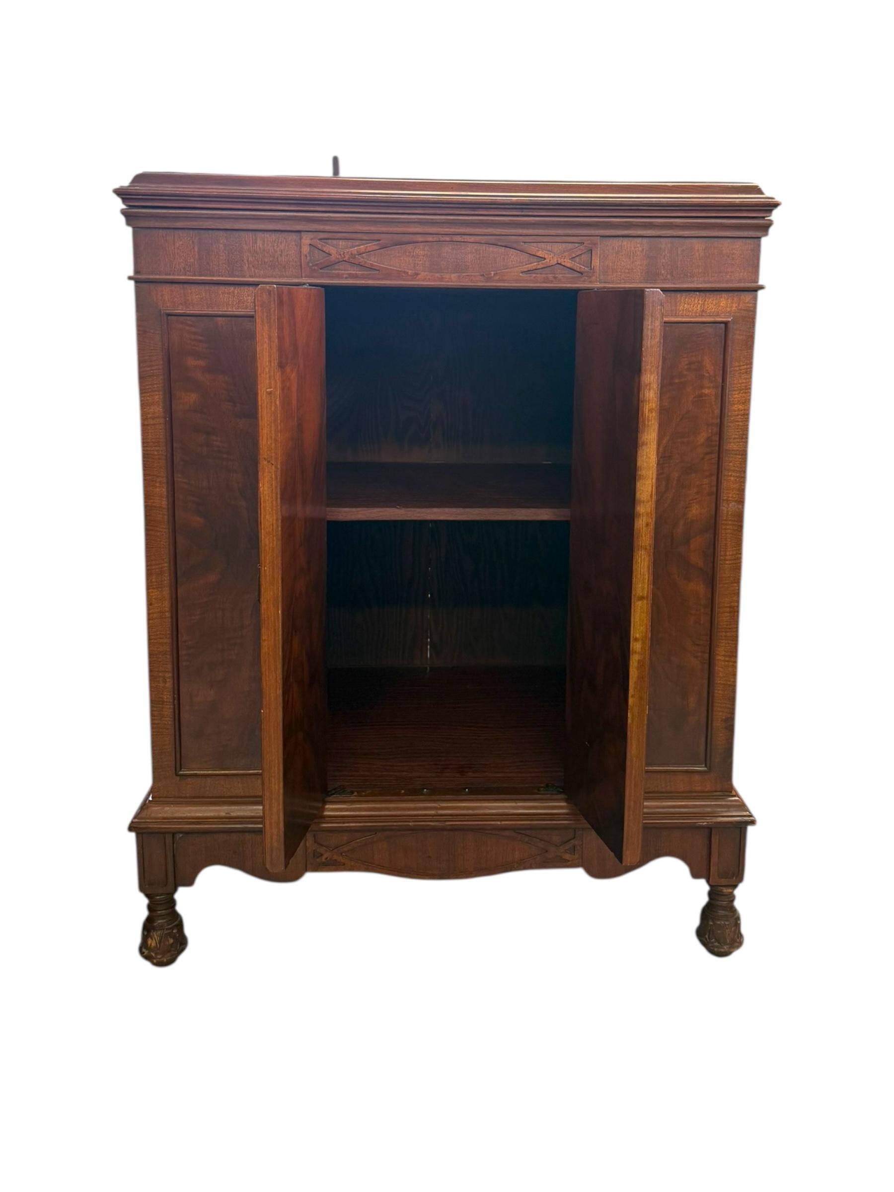 Armario Vintage de Estilo Victoriano con Chapa de Madera Burl e Incrustaciones Geométricas en venta 2