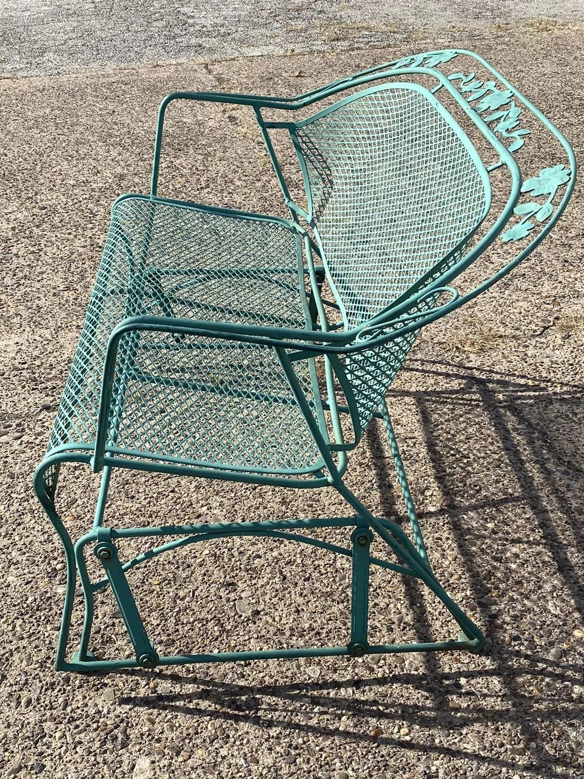 Vintage Victorian Style Green Iron Outdoor Garden Leaf Glider Loveseat Bench In Good Condition In Philadelphia, PA