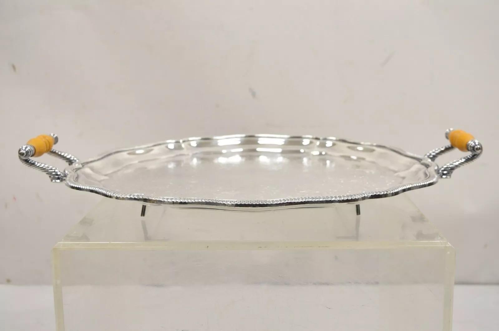 Vintage Victorian Style Silver Plated Celluloid Twin Handle Serviertablett. Der abgebildete Artikel steht auf zwei Bahrenfüßen. Circa Mitte des 20. Jahrhunderts. Abmessungen: 3