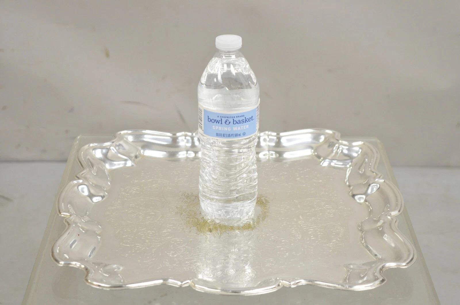 Vintage Victorian Style Silver Plated Scalloped Edge Square Platter Tablett. CIRCA Spätes 20. Jahrhundert. Abmessungen: 1