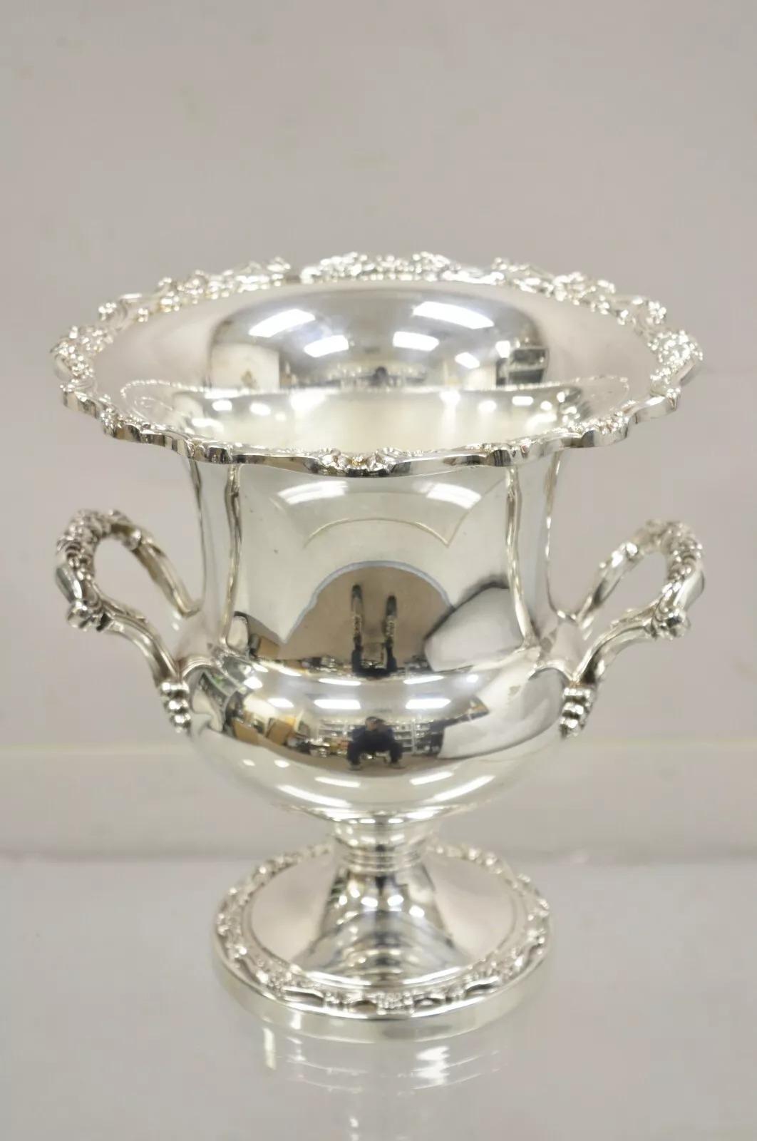 Vintage Victorian Style Tall Fluted Trophy Cup Champagne Chiller Ice Bucket. CIRCA Mitte bis Ende des 20. Jahrhunderts. Abmessungen:  10,25