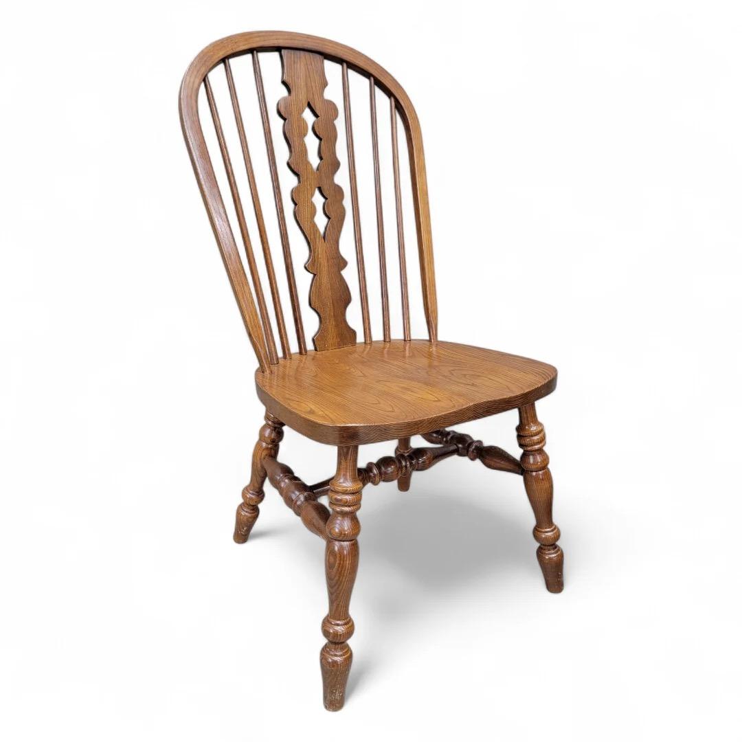 Chaises de salle à manger Windsor de style victorien par Nichols & Stone - Lot de 8 en vente 3