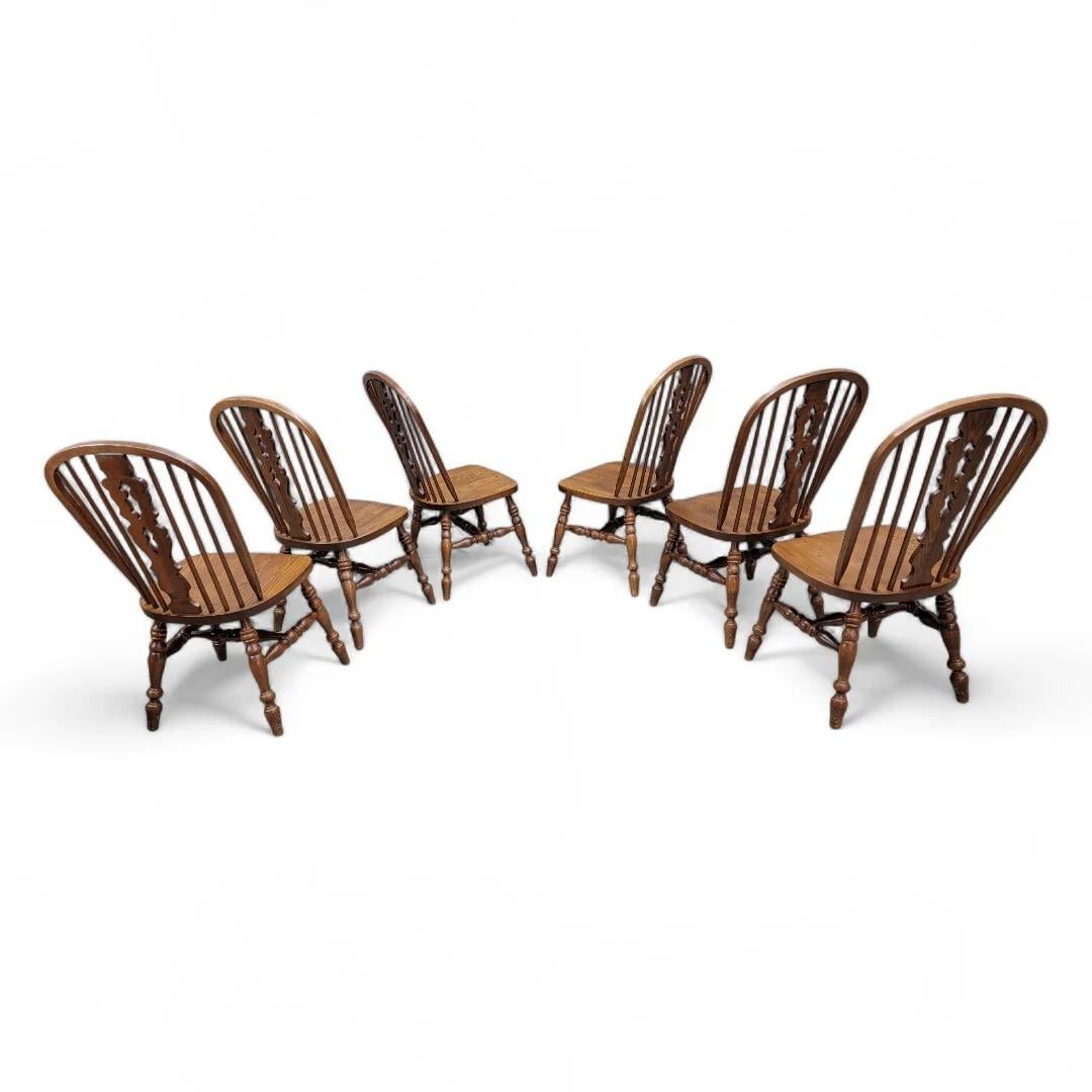 Bois Chaises de salle à manger Windsor de style victorien par Nichols & Stone - Lot de 8 en vente