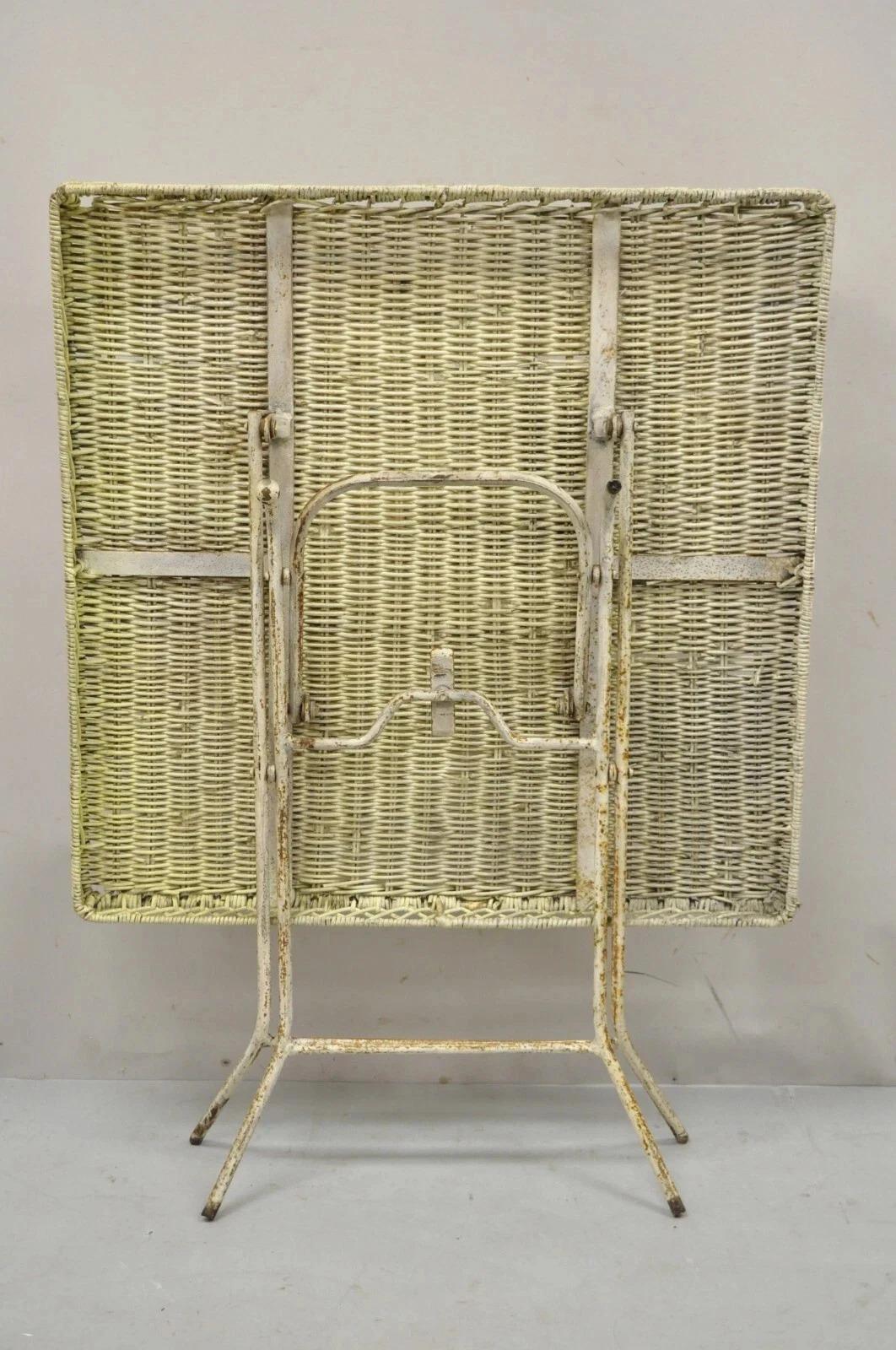 Vintage viktorianischen Stil Schmiedeeisen Wicker Rattan Top Folding Karte Spieltisch (Viktorianisch) im Angebot