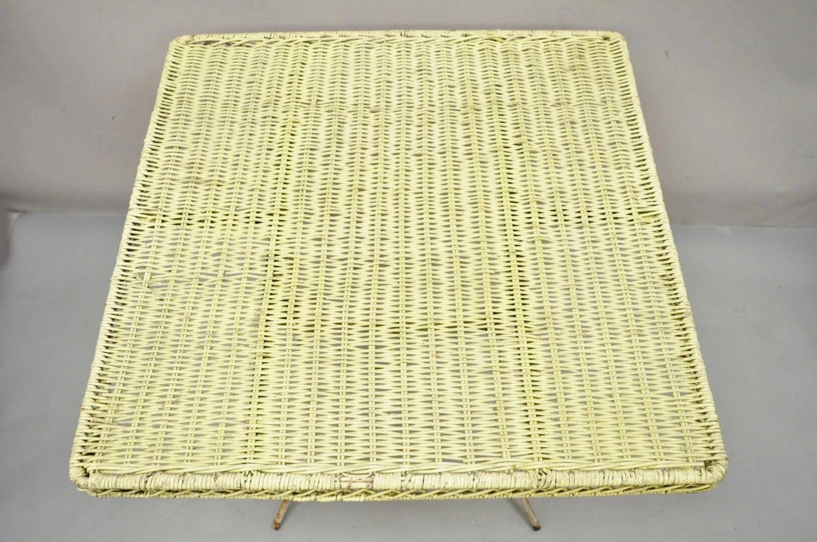 Vintage viktorianischen Stil Schmiedeeisen Wicker Rattan Top Folding Karte Spieltisch im Zustand „Gut“ im Angebot in Philadelphia, PA
