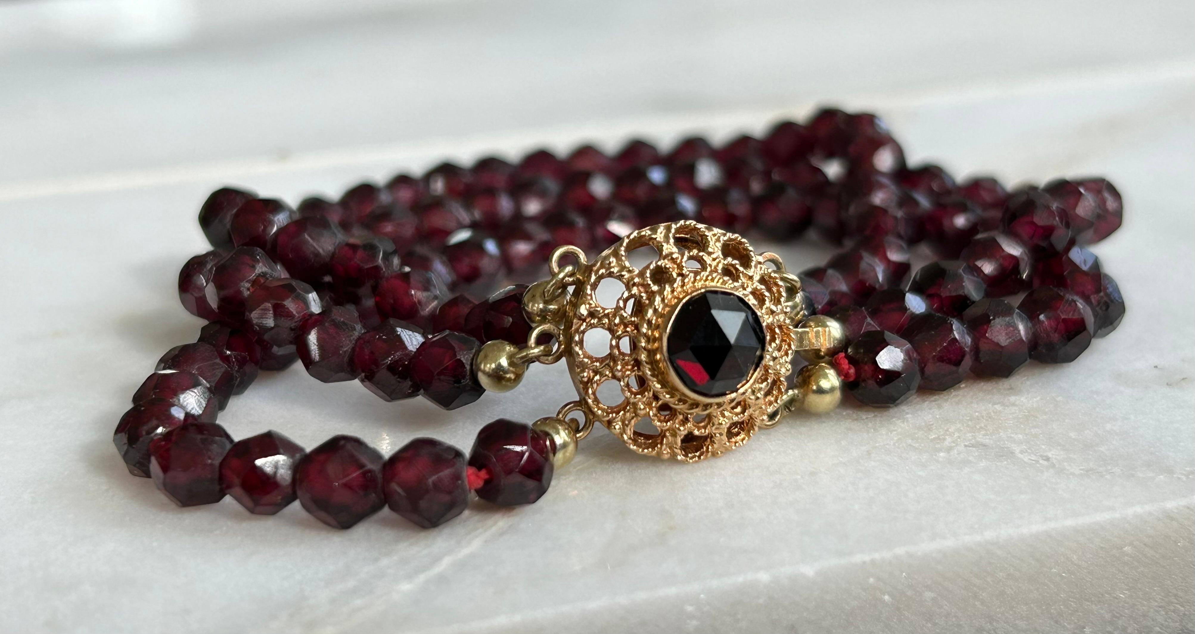 Vintage Victorian three strand Rose Cut Garnet Bracelet with 15k Gold Closure For Sale 1