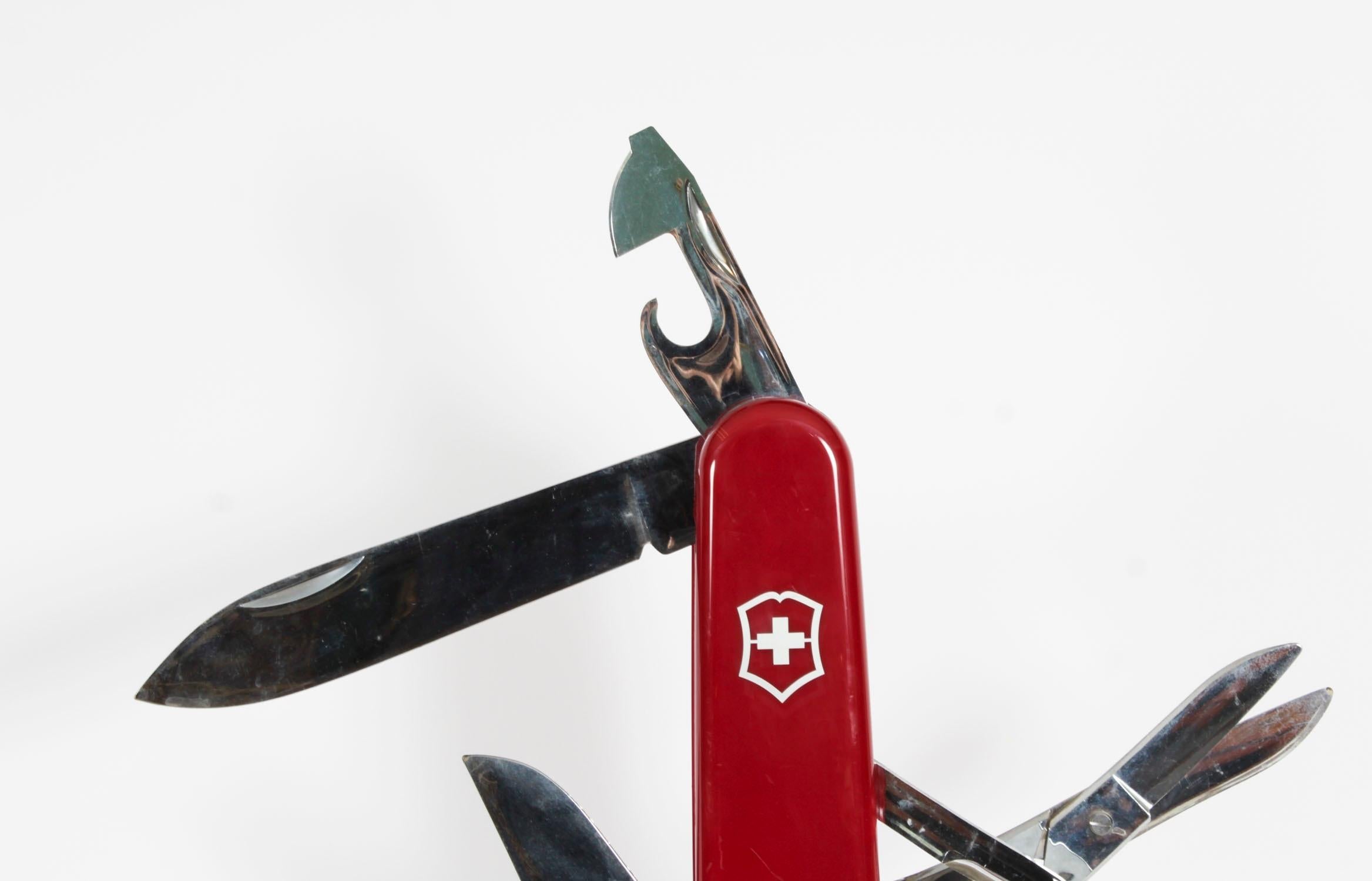 XX secolo Vintage Victorinox Swiss Army Knife Large Shop Counter Display 20° Secolo in vendita