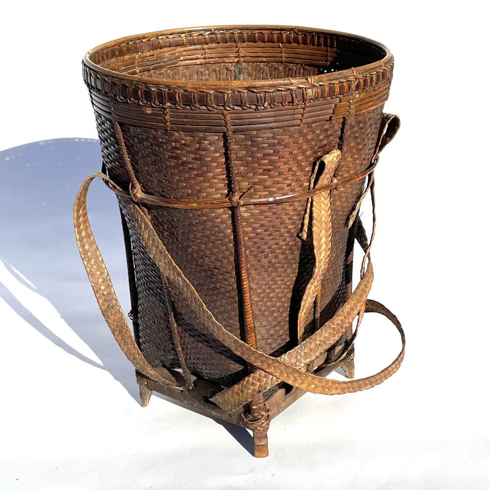Vietnamesischer Vintage-Rucksackkorb (20. Jahrhundert) im Angebot