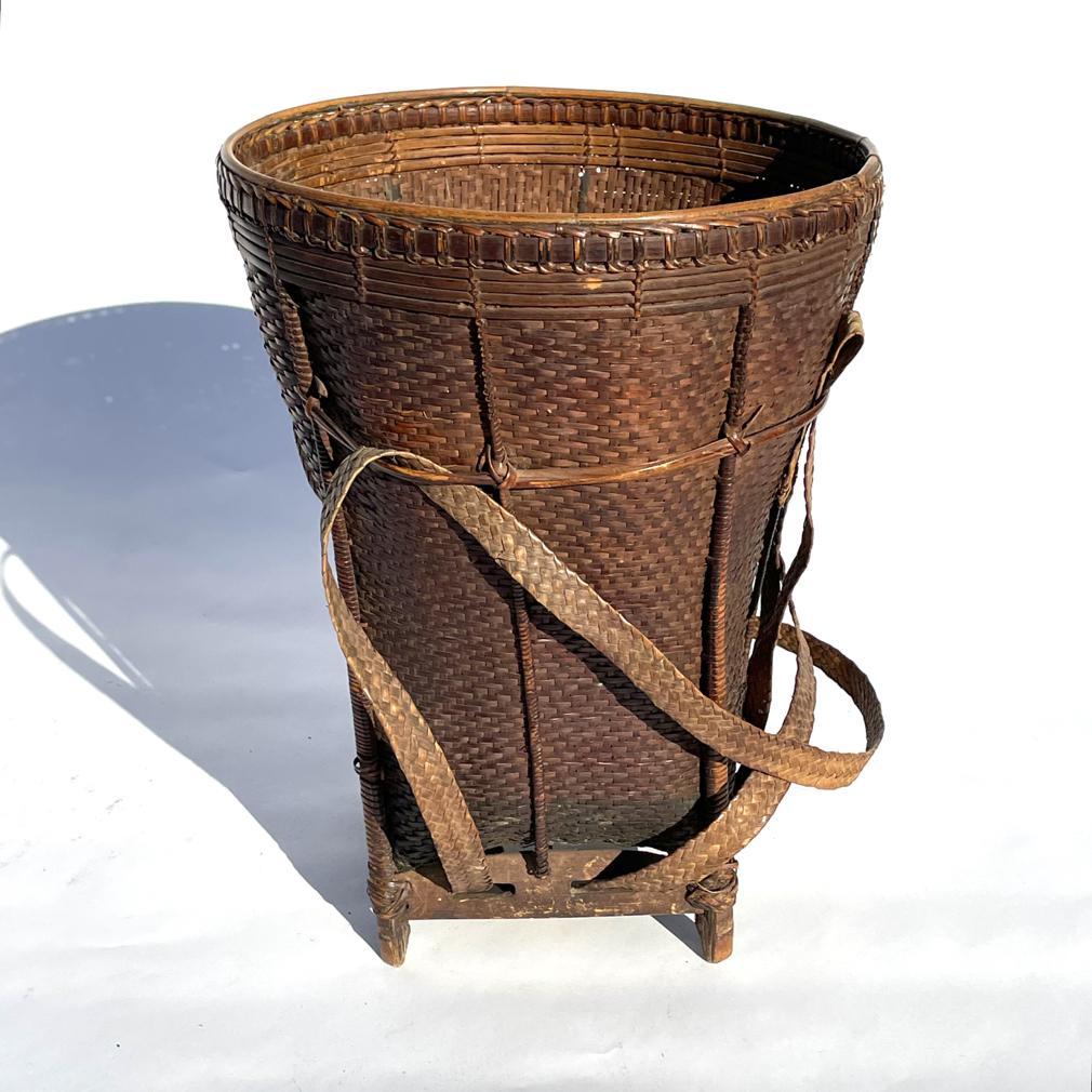 Vietnamesischer Vintage-Rucksackkorb (Bambus) im Angebot