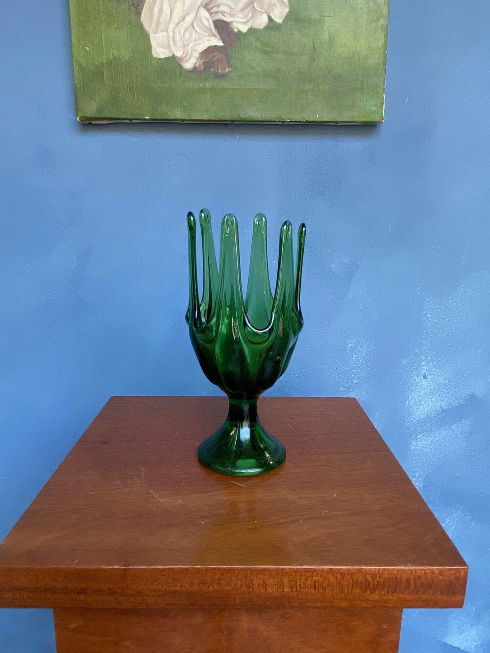 Vintage footed handkerchief vase in green, made by Viking Glass, circa 1968. Very good vintage condition.

Ref #: H0721-01

Dimensions: 9”H x 4.5”Diameter (3.5”Diameter at the base)