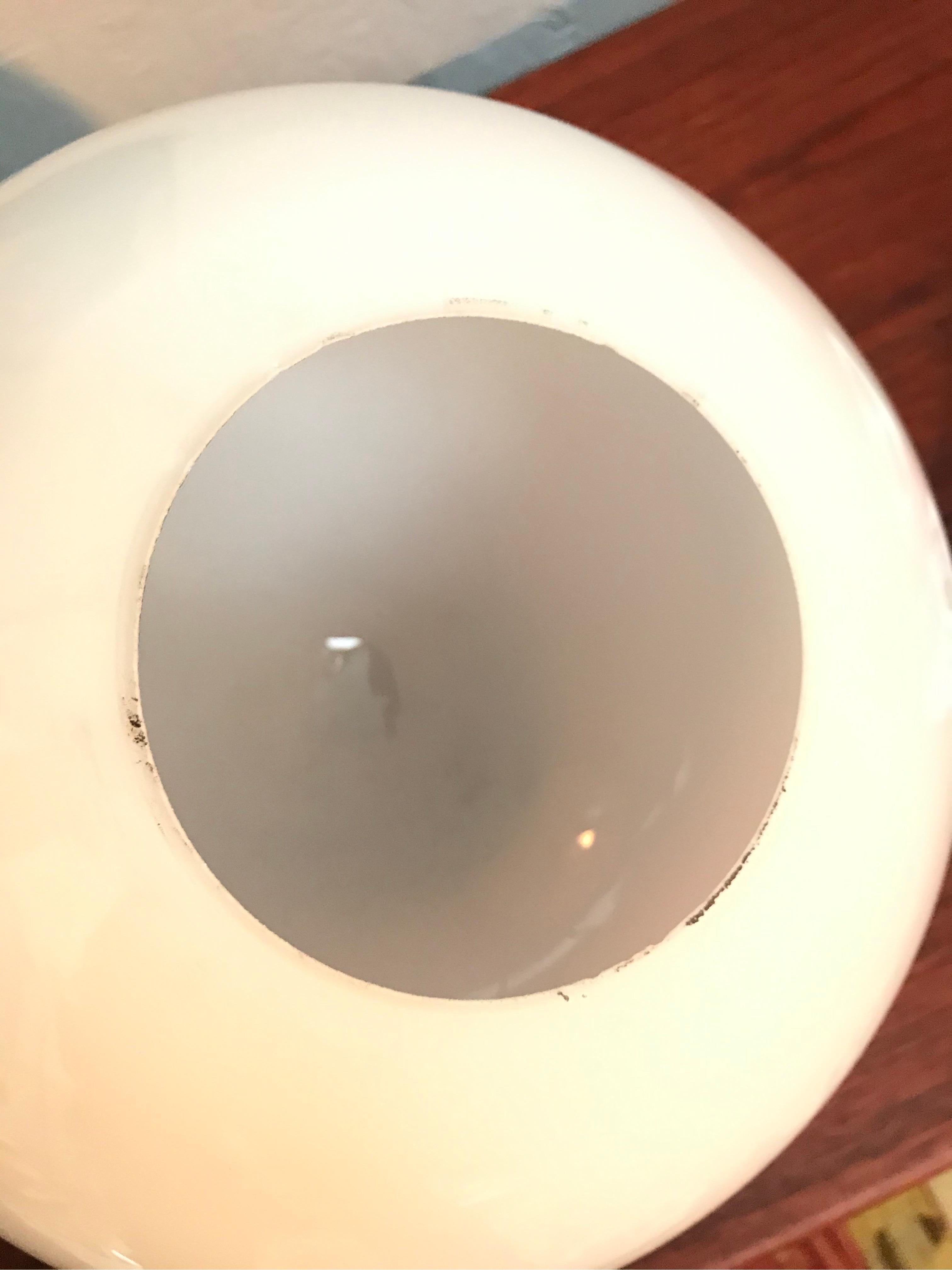Lampadari a sospensione a globo opalino vintage di Vilhelm Lauritzen per Louis Poulsen in vendita 1