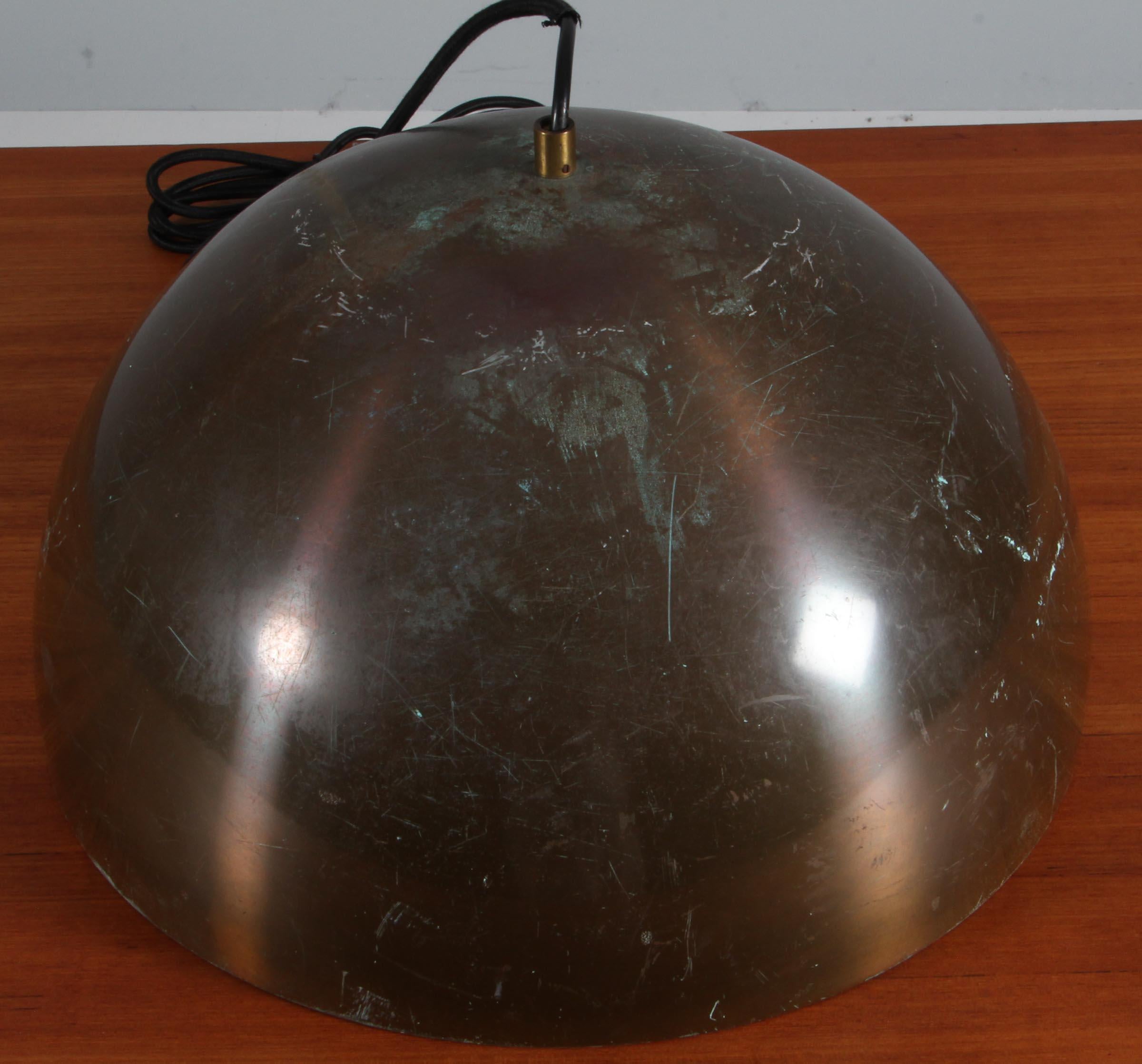 This pendant lamp model Louisiana is designed by the Danish designers Vilhelm Wohlert and Jørgen Bo in 1967 and produced by the Danish lamp manufacturer Louis Poulsen A/S in the late 1960s. The lamp is made of patinated copper with white lacquer