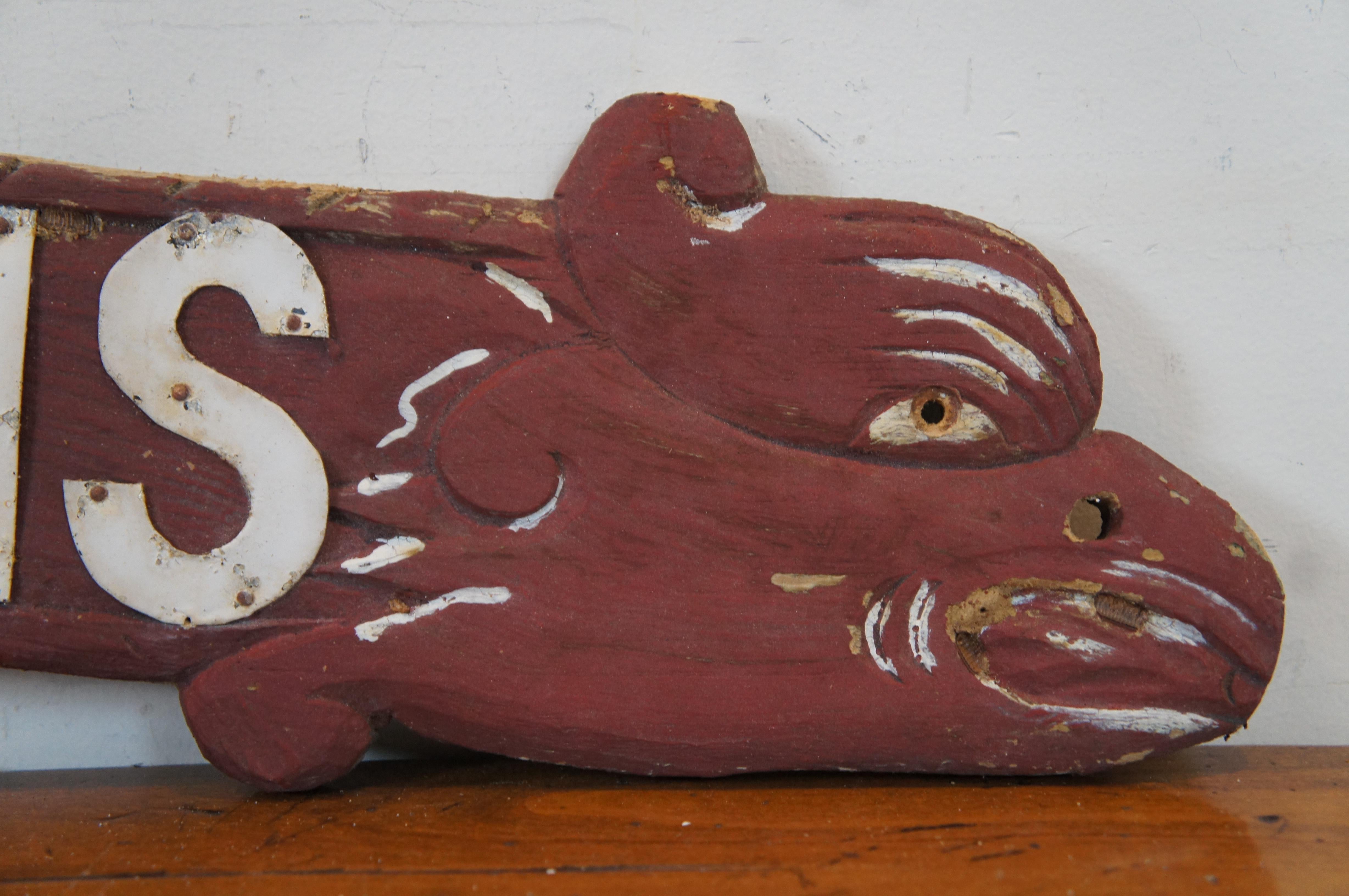 Panneau publicitaire vintage Villa Alantis en bois sculpté et métal serpent rouge dragon 42