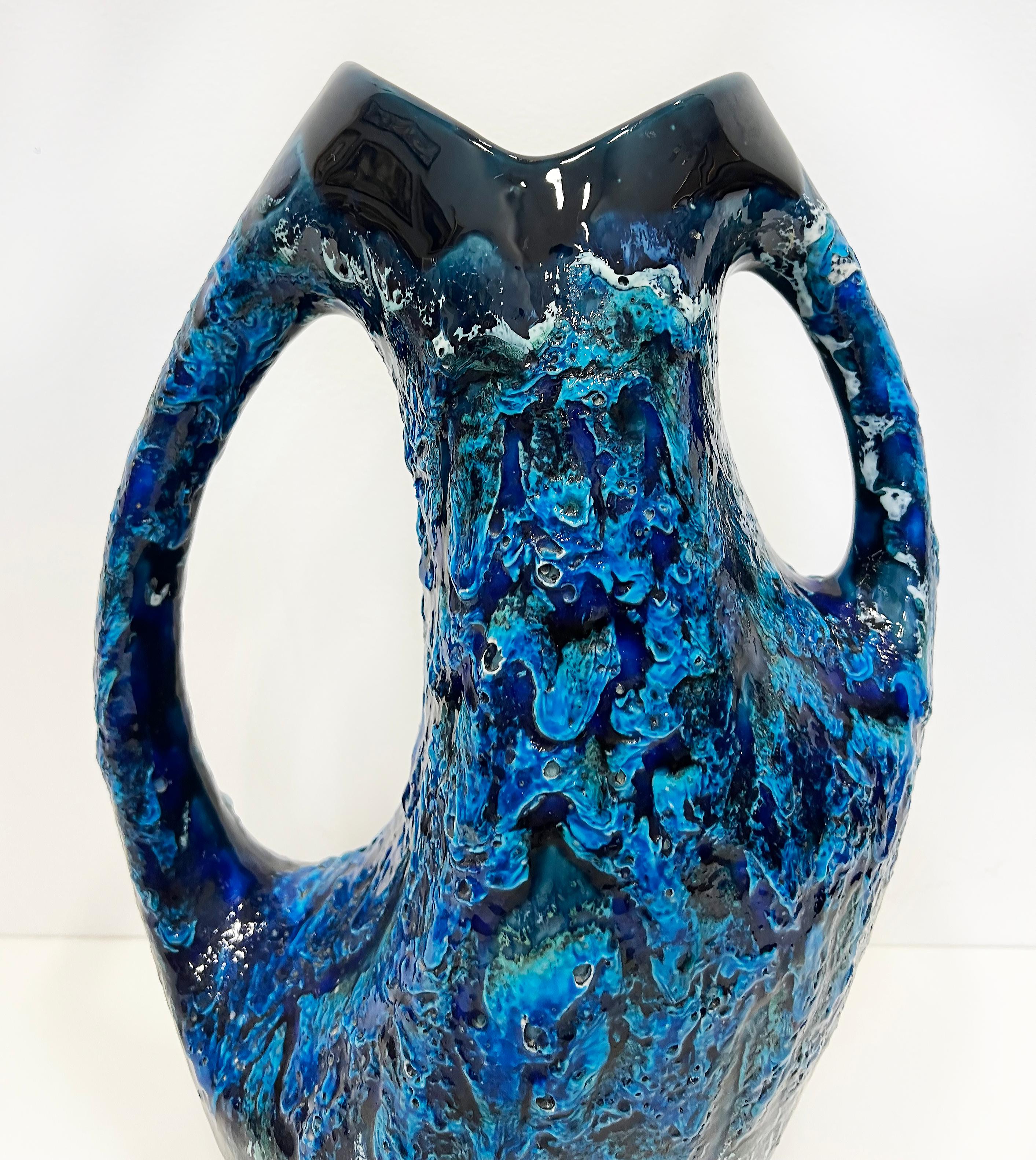 Céramique Vase de poterie émaillée et texturée Villauris, France en vente