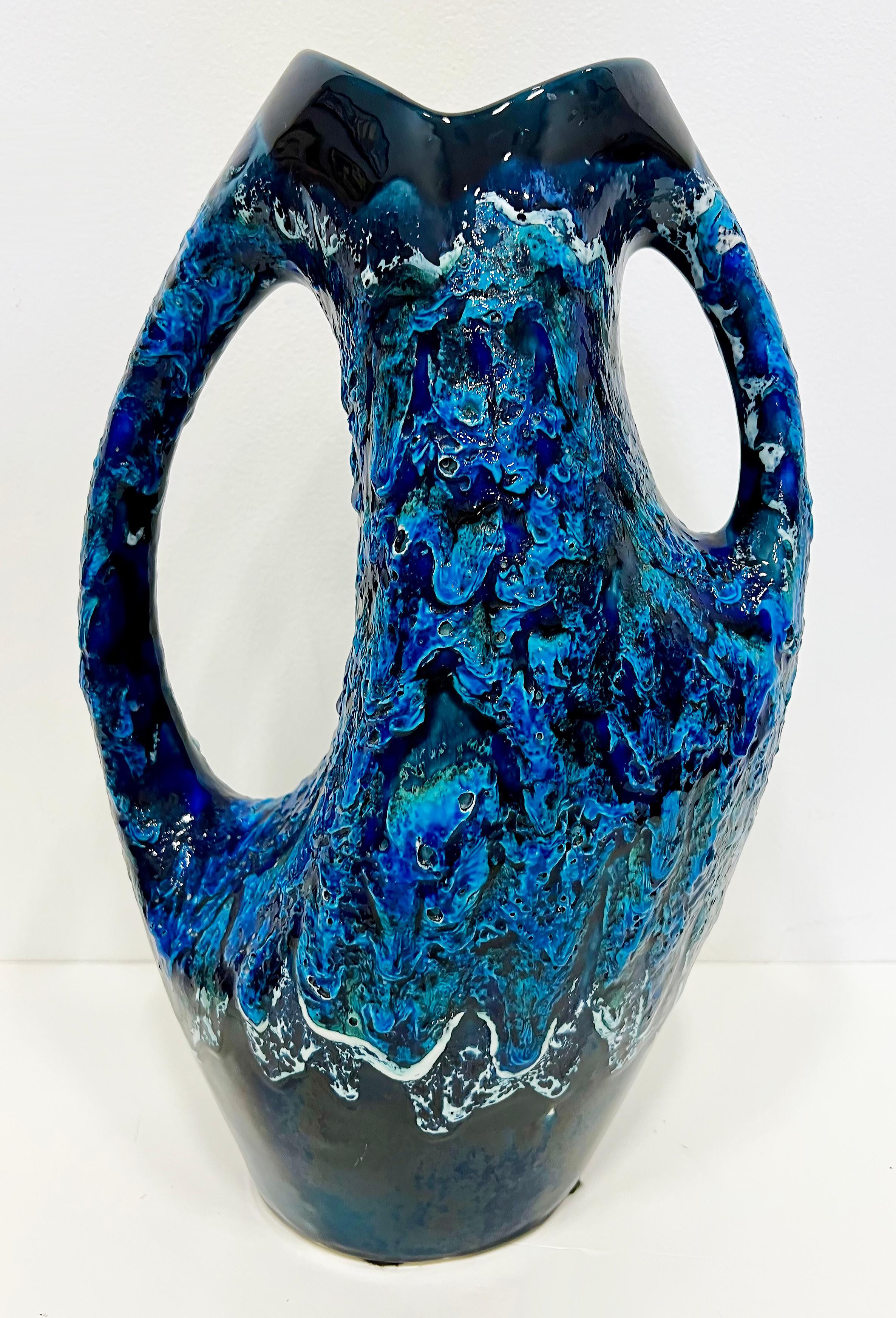 Vase de poterie émaillée et texturée Villauris, France en vente 3