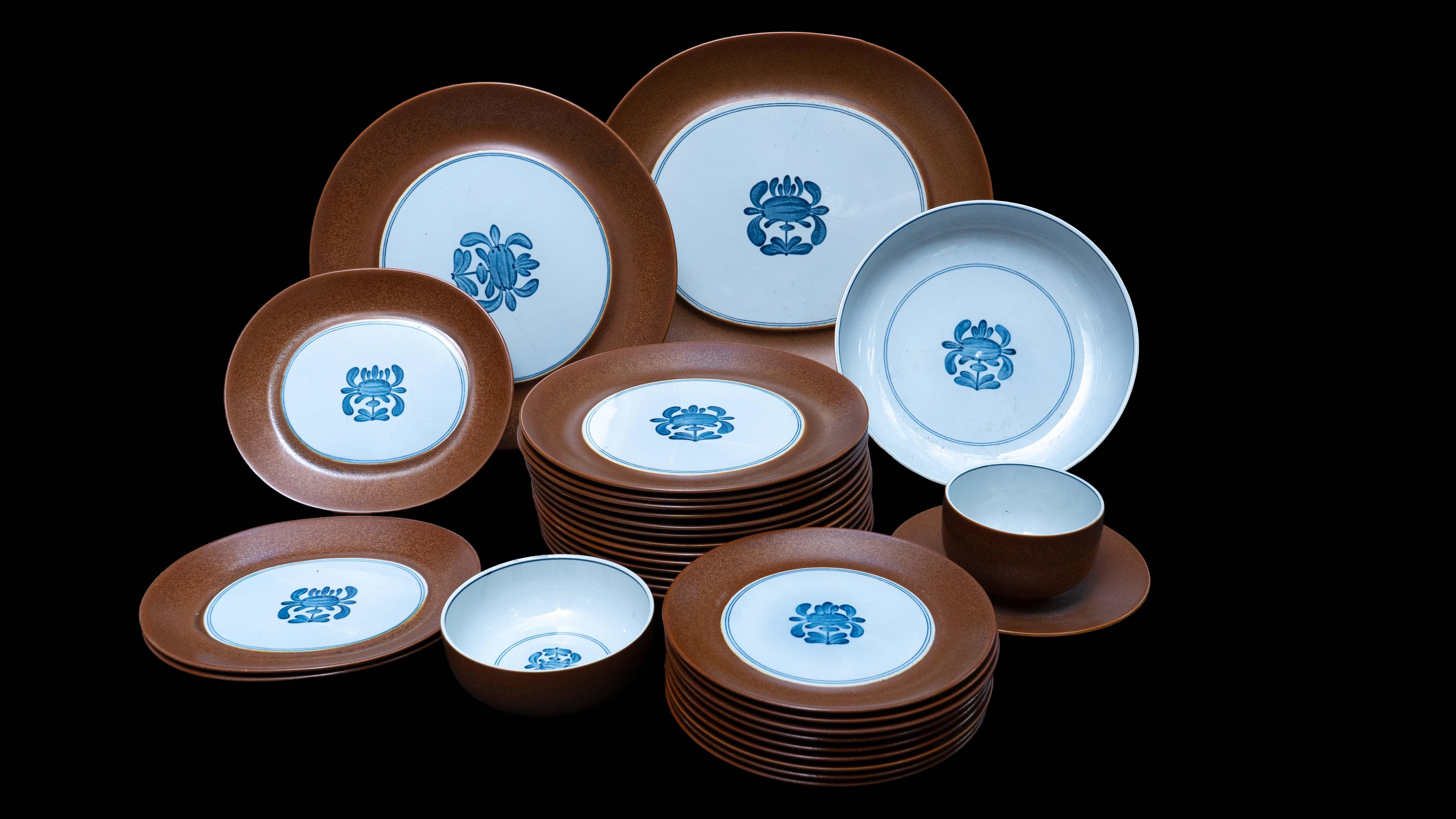 Vintage Villeroye & Boch Plates and Serving set. Production of this pattern started in 1982 and was discontinued in 1995. The Chekiang pattern is brown and white with blue asian style rotogravure decoration. These porcelain pieces were produced in
