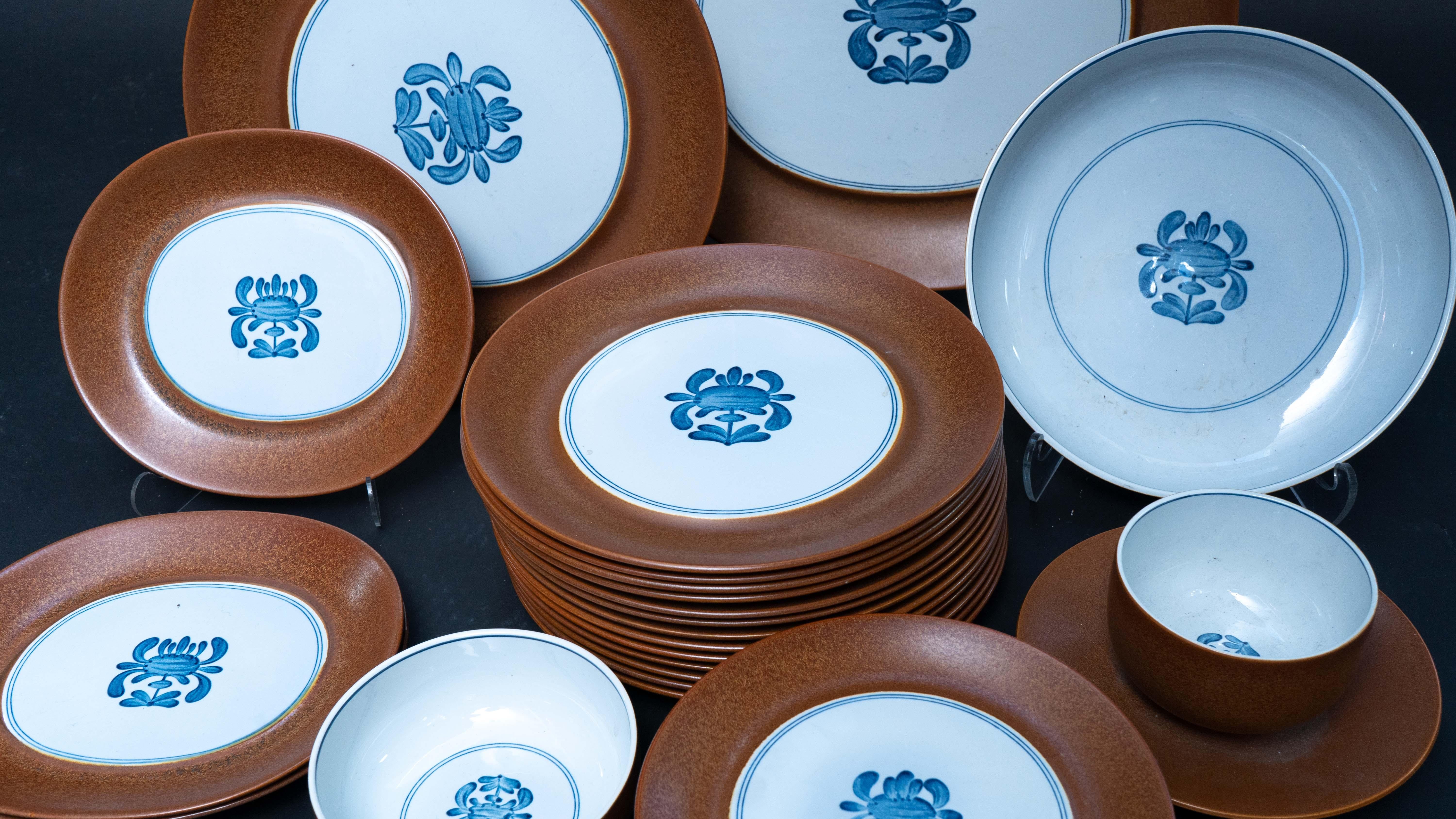 Ensemble d'assiettes et de service vintage Villeroy & Boch à motifs Chekiang Bon état à New York, NY