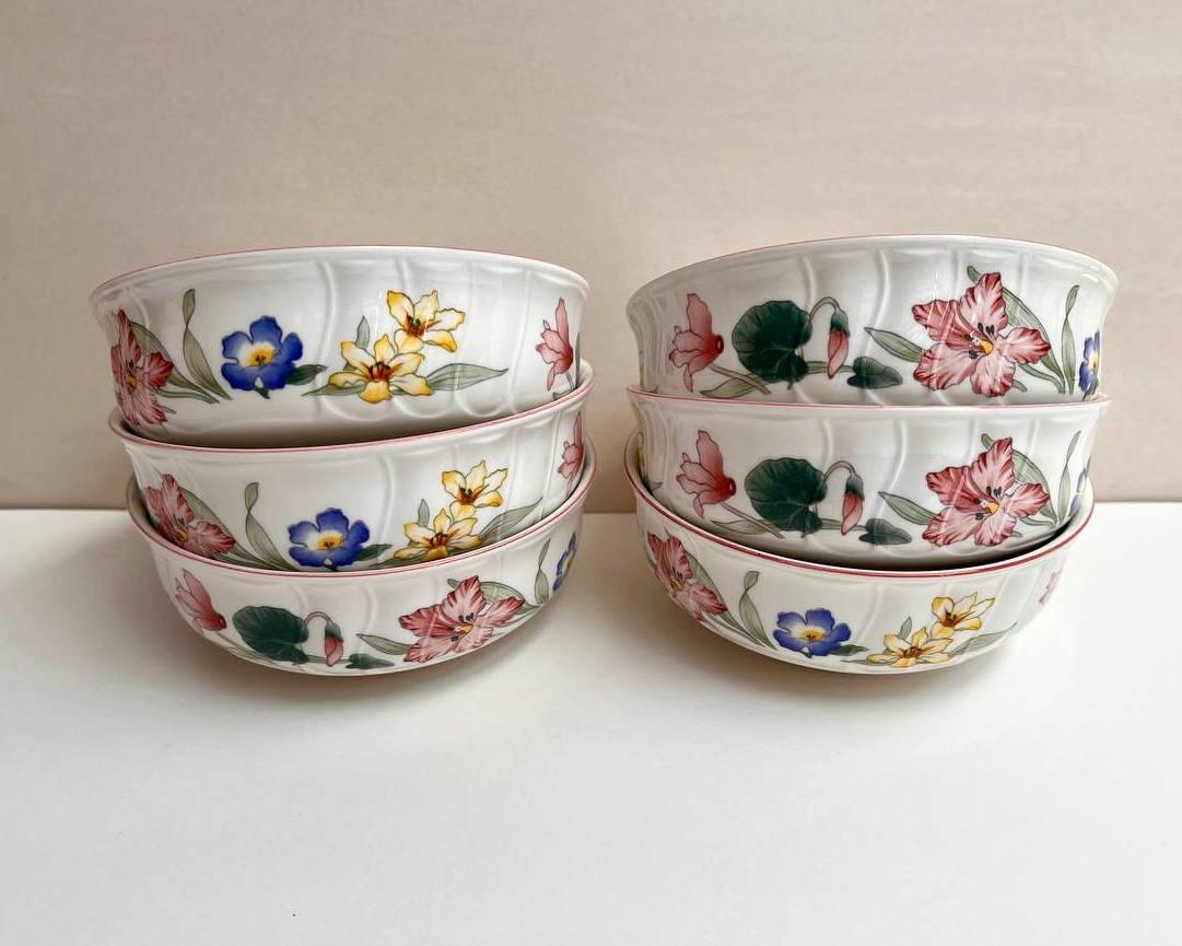 Vintage porcelain bowls Flora Bella by Villeroy and Boch, Luxembourg for connoisseurs of unique unusual tableware. The set consists of 6 pieces.

Discontinued set of bowls.

Dinner set of soup bowls for 6 people made of high-strength vitro