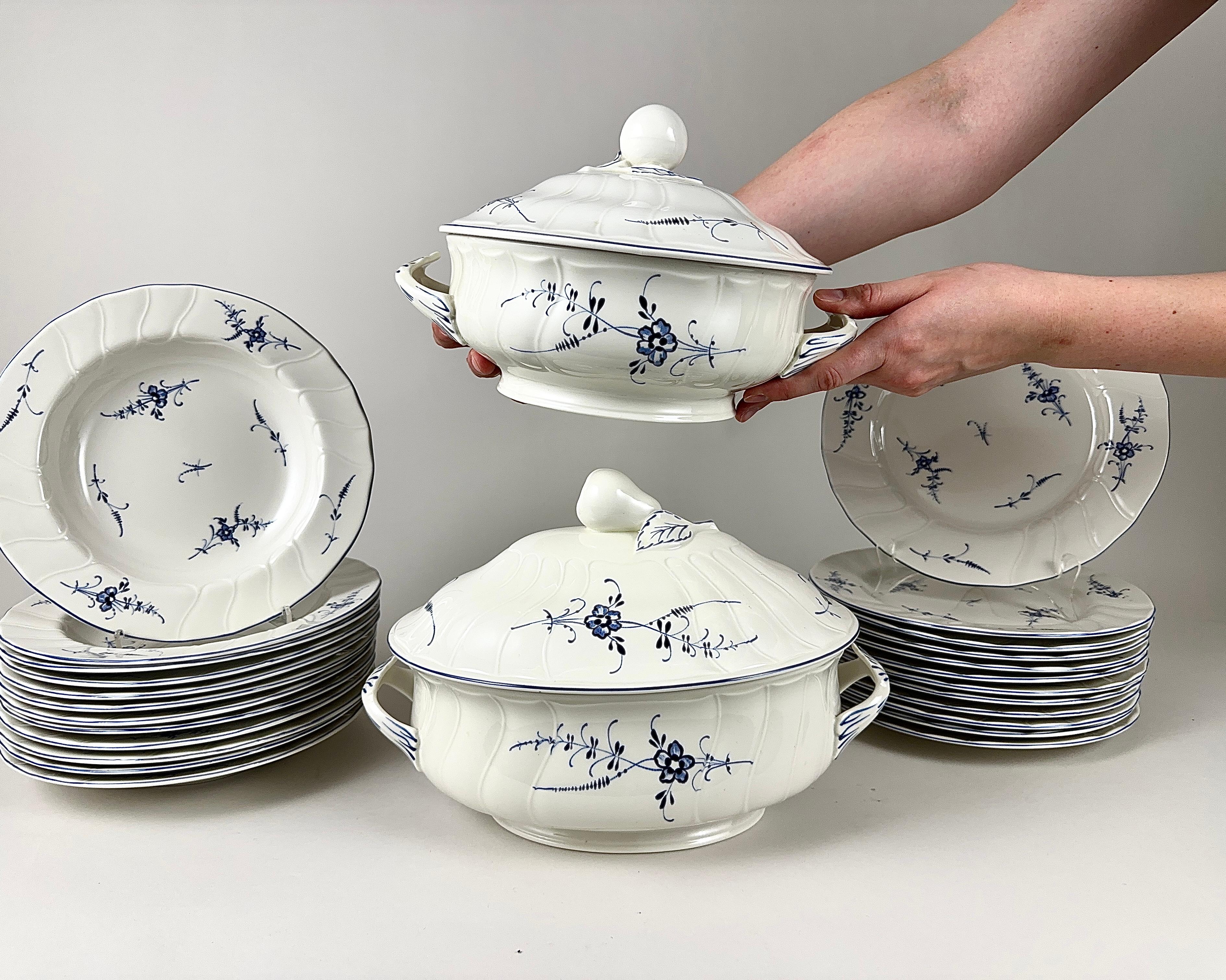 Service de vaisselle vintage Villeroy & Boch Luxembourg ! Circa 1970-80s

L'ensemble comprend : une superbe soupière (10.2 in - 26cm de large, 6.7 in - 17cm de haut) et une magnifique soupière plus grande (12.6 in - 32cm de long, 7.5 in - 19cm de