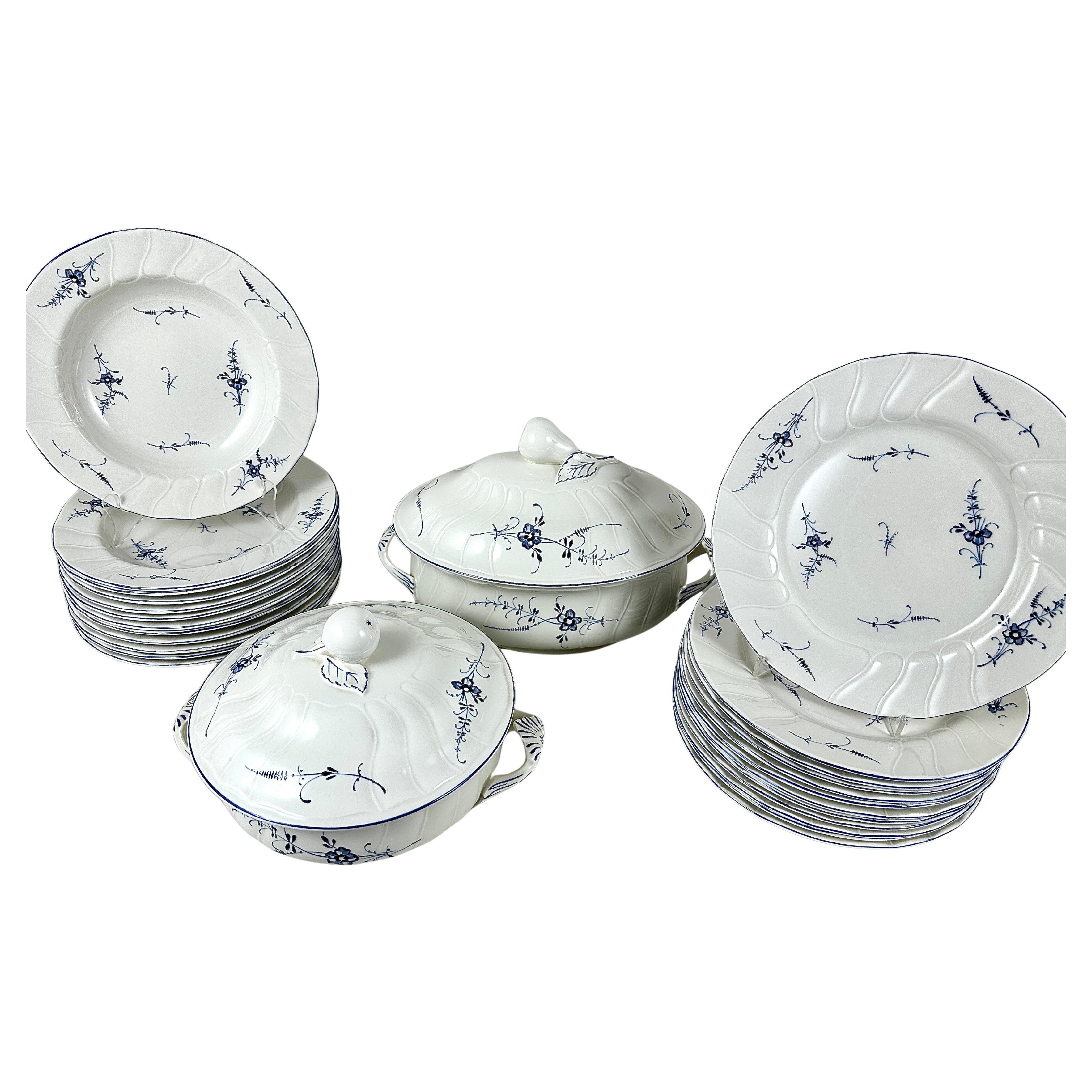 Vintage Villeroy & Boch Luxembourg Dinnerware Set 12 settings, 28 pcs