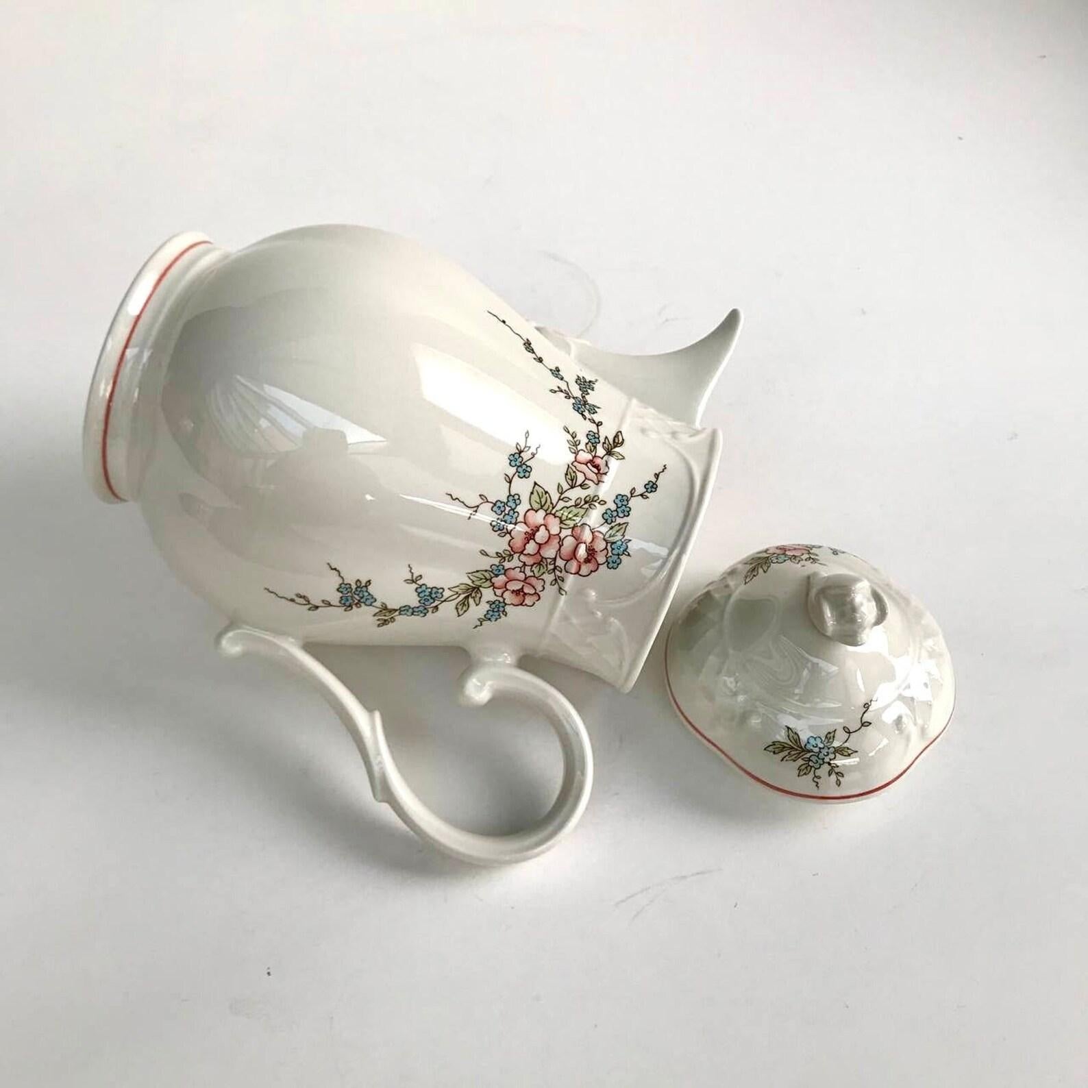 Vintage Villeroy & Boch Rosette Teapot  Porcelain Teapot with Flowers For Sale 2